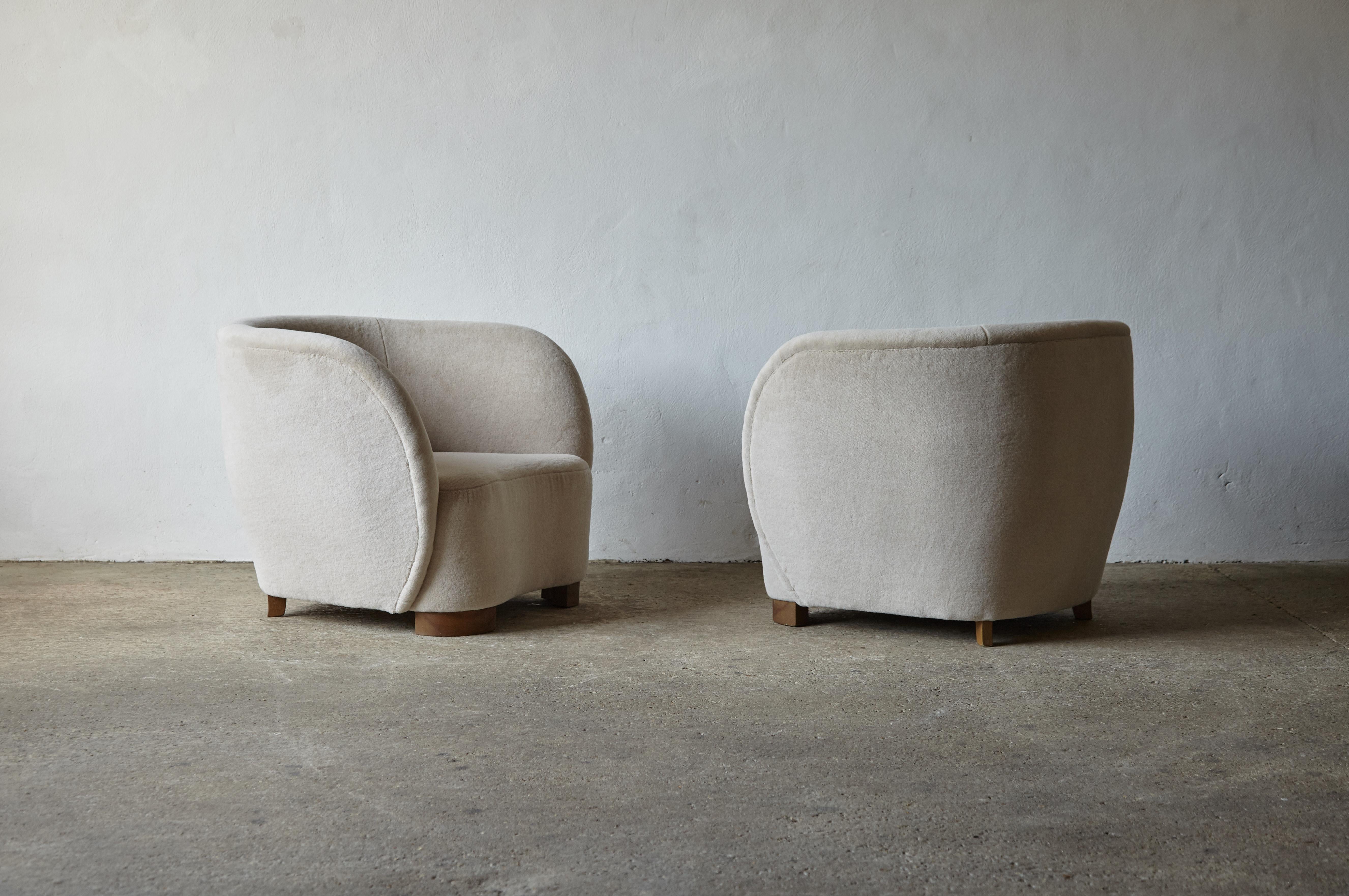 Armchairs in the Style of Flemming Lassen / Viggo Boesen, Pure Alpaca Upholstery In Good Condition For Sale In London, GB