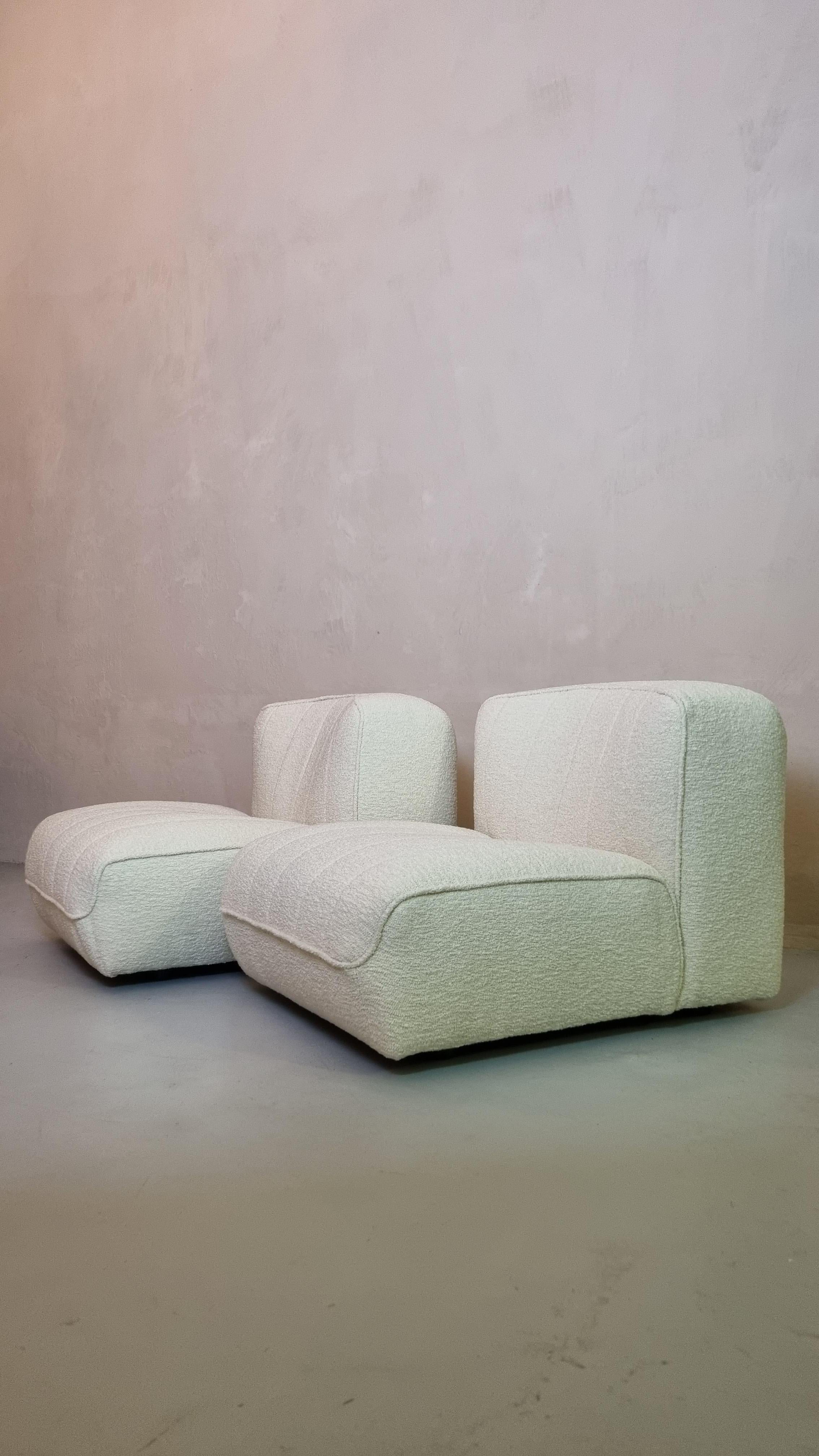 Armchairs mod. 9000 by Tito Agnoli for Arflex, 1970.
Upholstered in bouclé wool fabric.