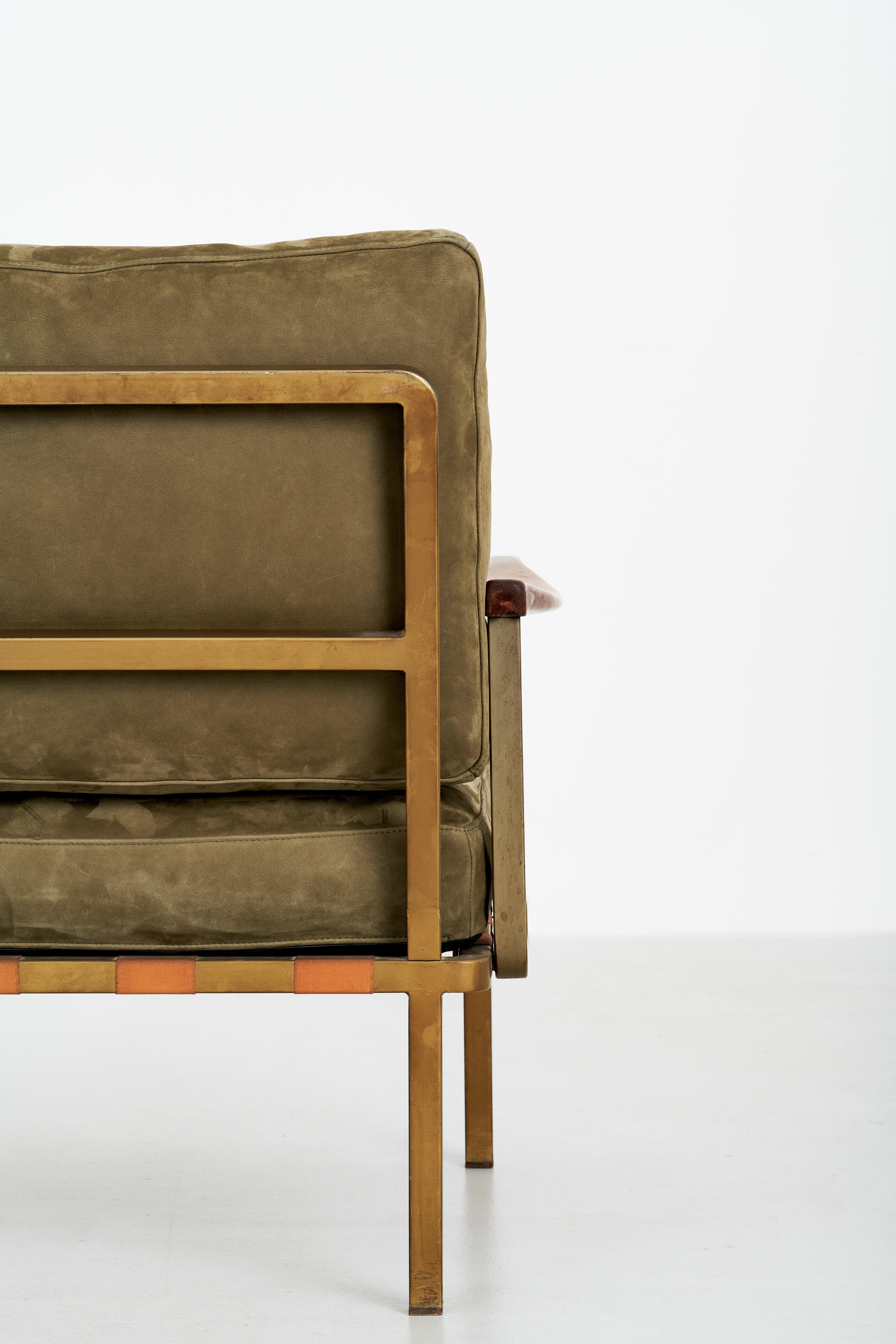1961 Osvaldo Borsani-Armchairs with armrests mod. P24 green upholstery For Sale 4