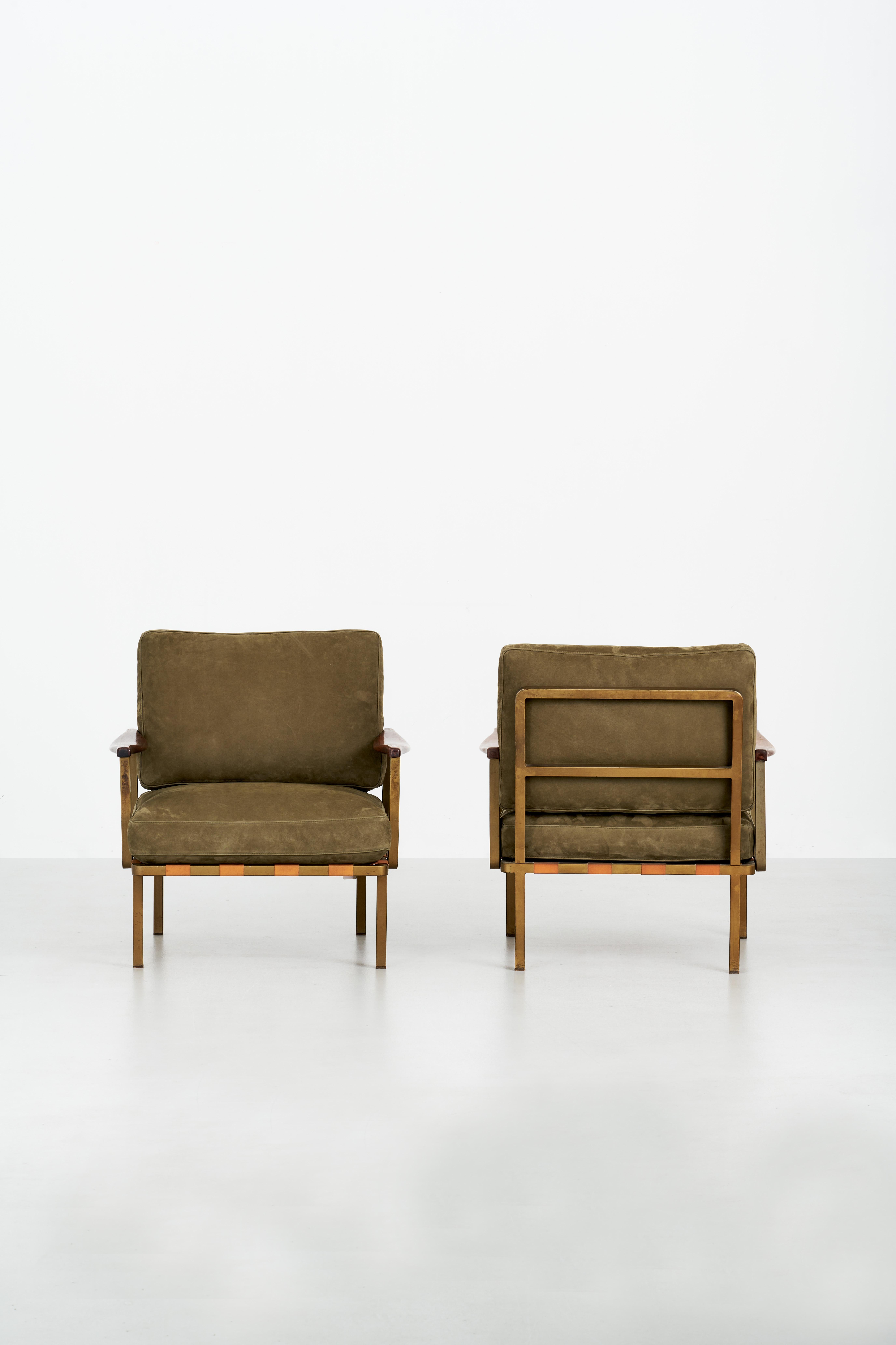 Italian 1961 Osvaldo Borsani-Armchairs with armrests mod. P24 green upholstery For Sale