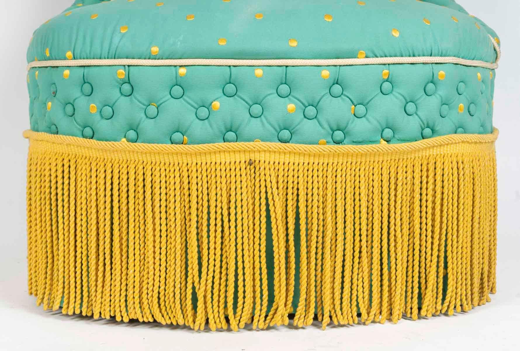 Fauteuils, période Napoléon III, XIXe siècle, tapissés en vert et or. Bon état - En vente à Saint-Ouen, FR
