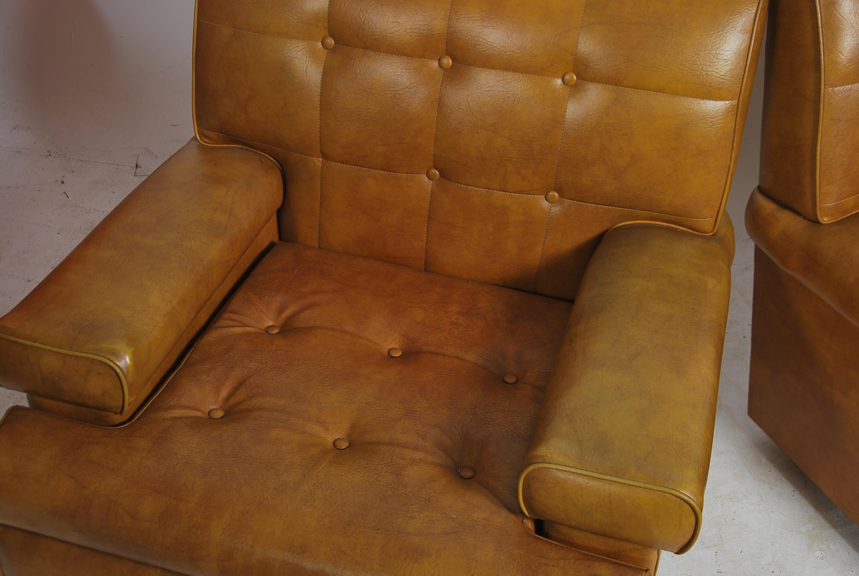 Mid-Century moderno Poltrone, Coppia, Salotto, Tan, Vinile, anni '60, Danese, Design moderno, Con inserti in vendita