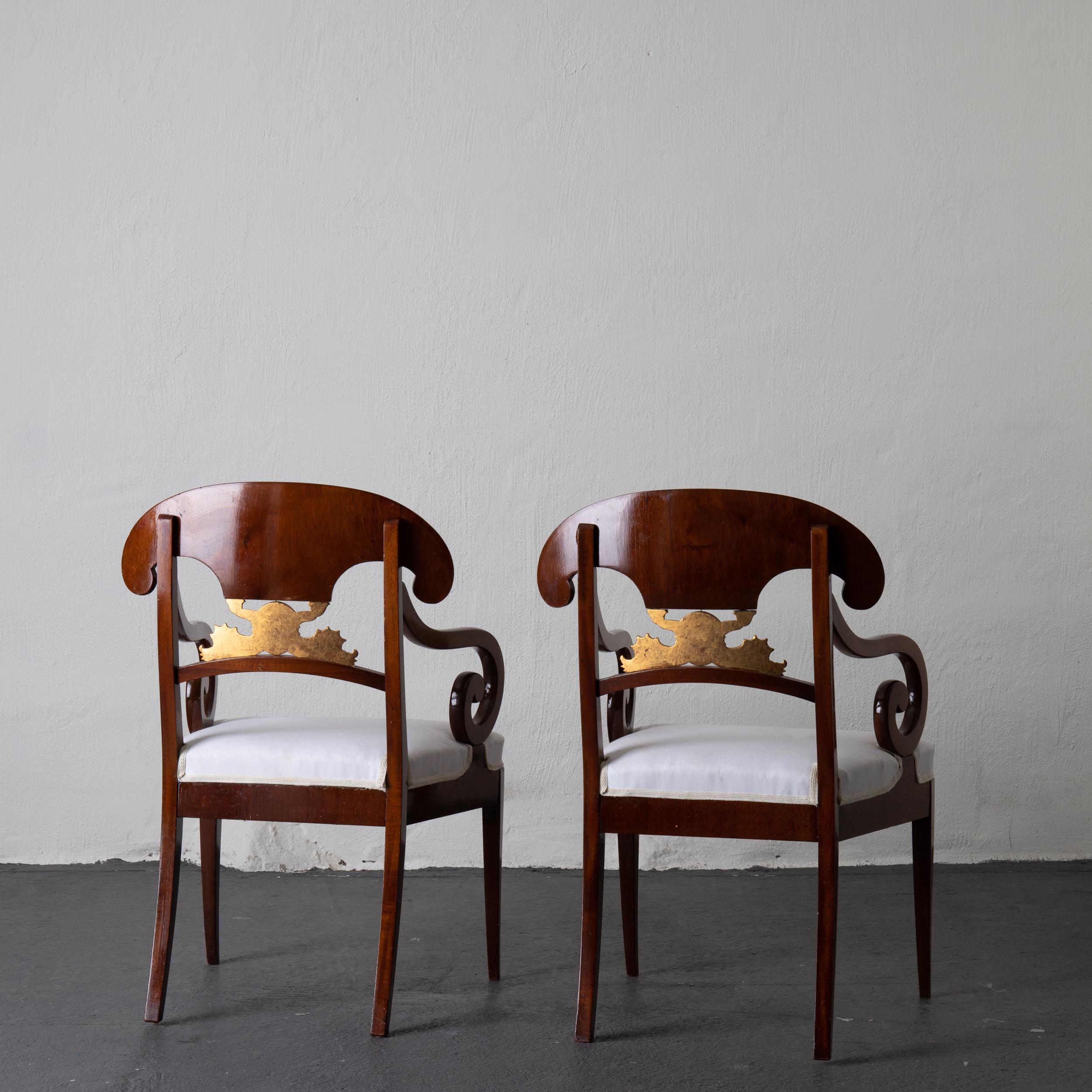 Paire de fauteuils de style Empire suédois en acajou doré du 19ème siècle, Suède Bon état - En vente à New York, NY