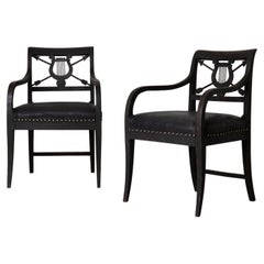 Schwedische Sessel, Paar, neoklassisch, Ende des 19. Jahrhunderts, schwarzes Leder Schweden
