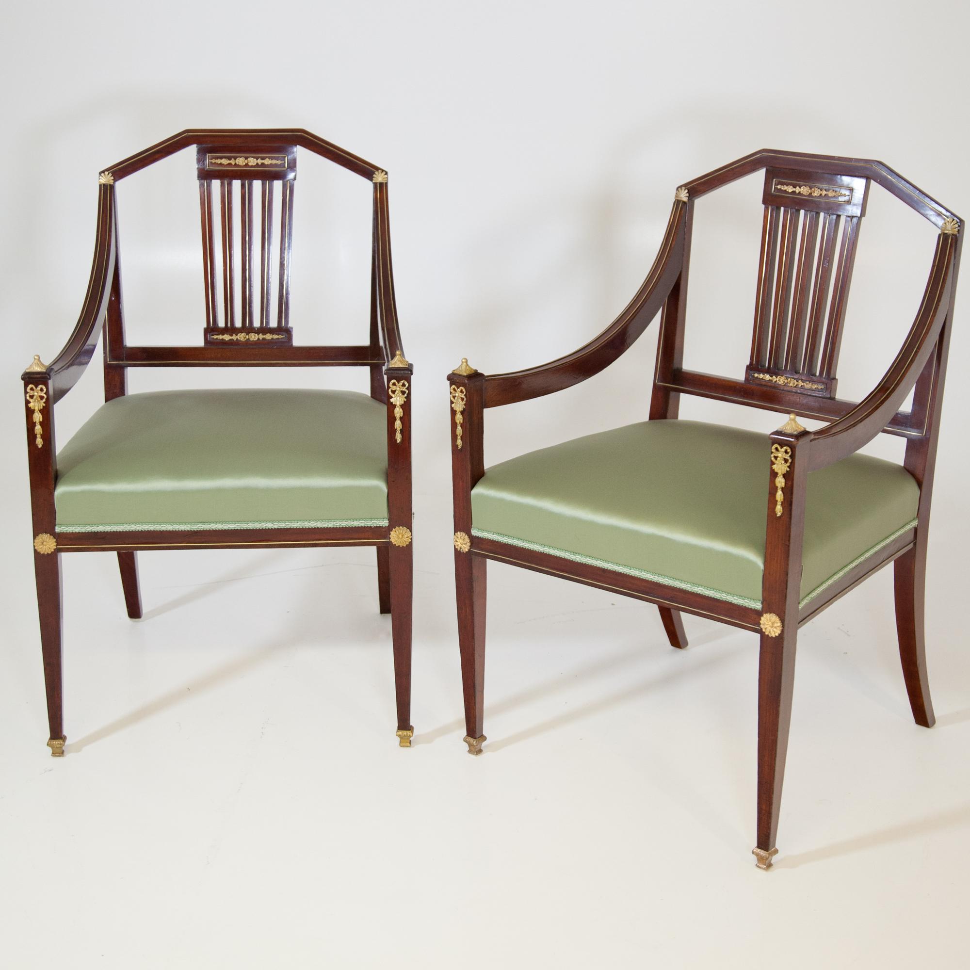Pair of Josephine armchairs on square tapered legs with bronze sabots at the front and slightly flared legs at the back. The angular backrests with vertical struts, the rails are straight. The armrests are lowered in a slight curve and end on the
