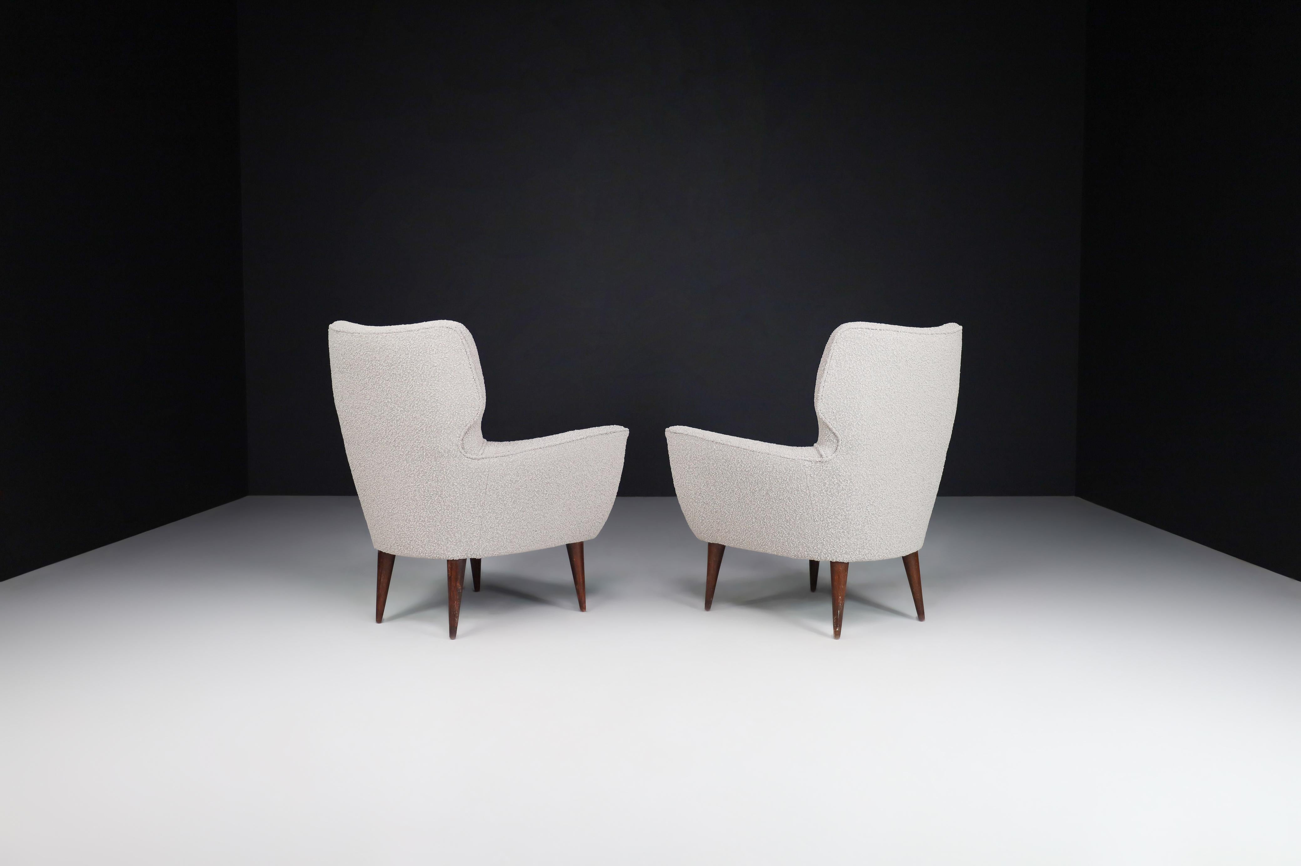 Armchairs with Tapered Wooden Legs in the style of Gio Ponti, Italy, in the 1950 For Sale 3