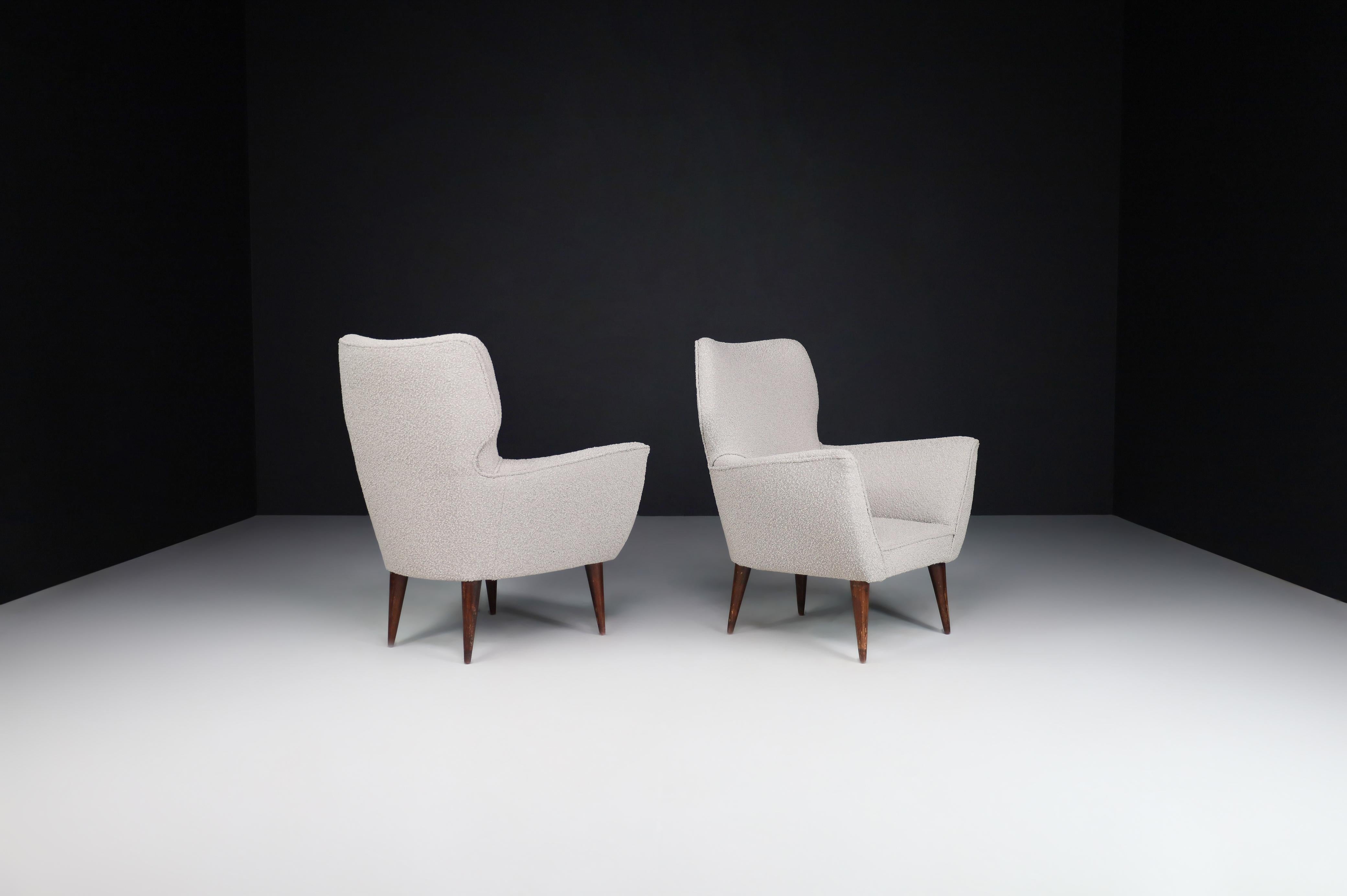 Armchairs with Tapered Wooden Legs in the style of Gio Ponti, Italy, in the 1950 For Sale 4