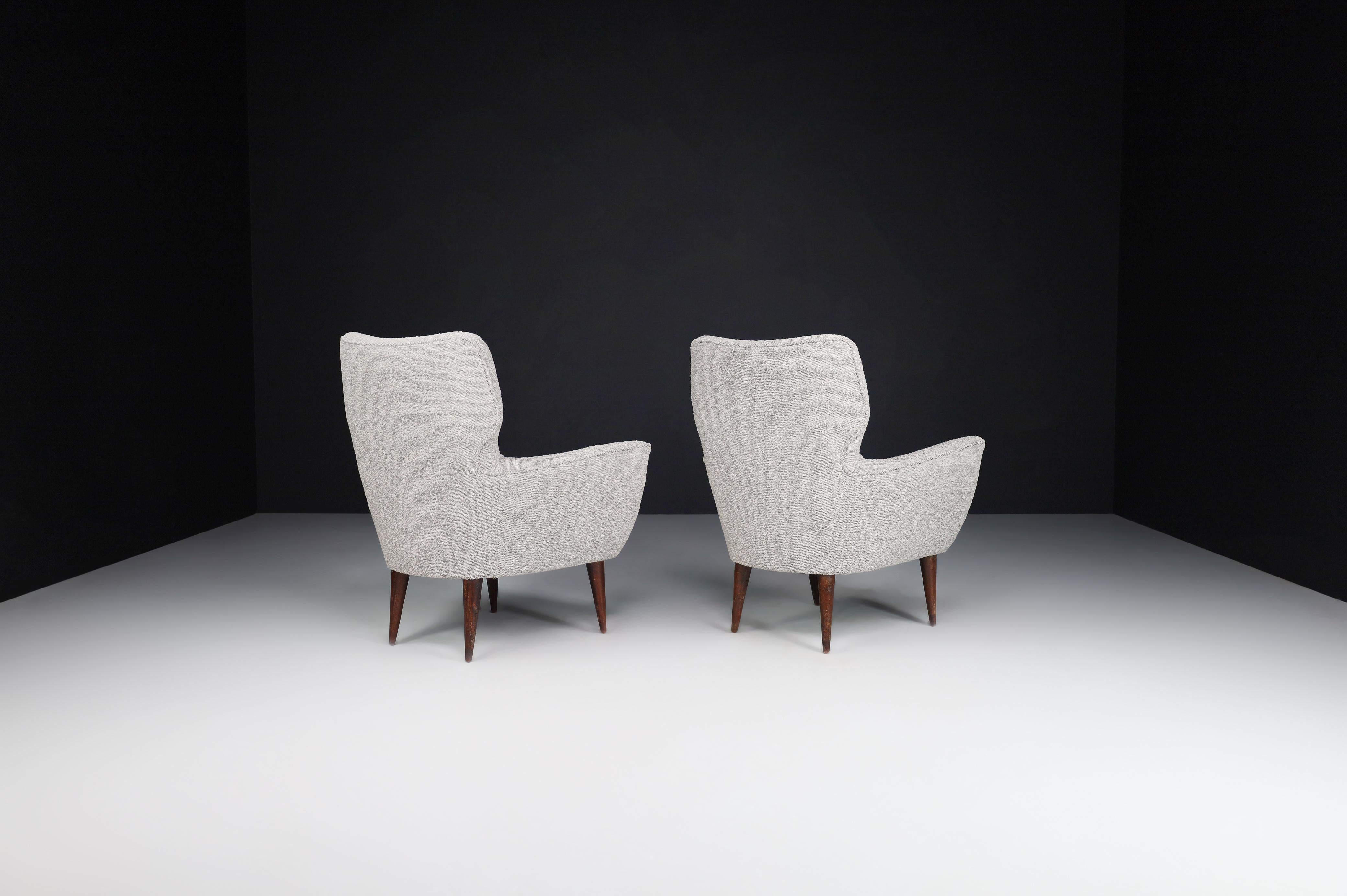 Armchairs with Tapered Wooden Legs in the style of Gio Ponti, Italy, in the 1950 For Sale 5