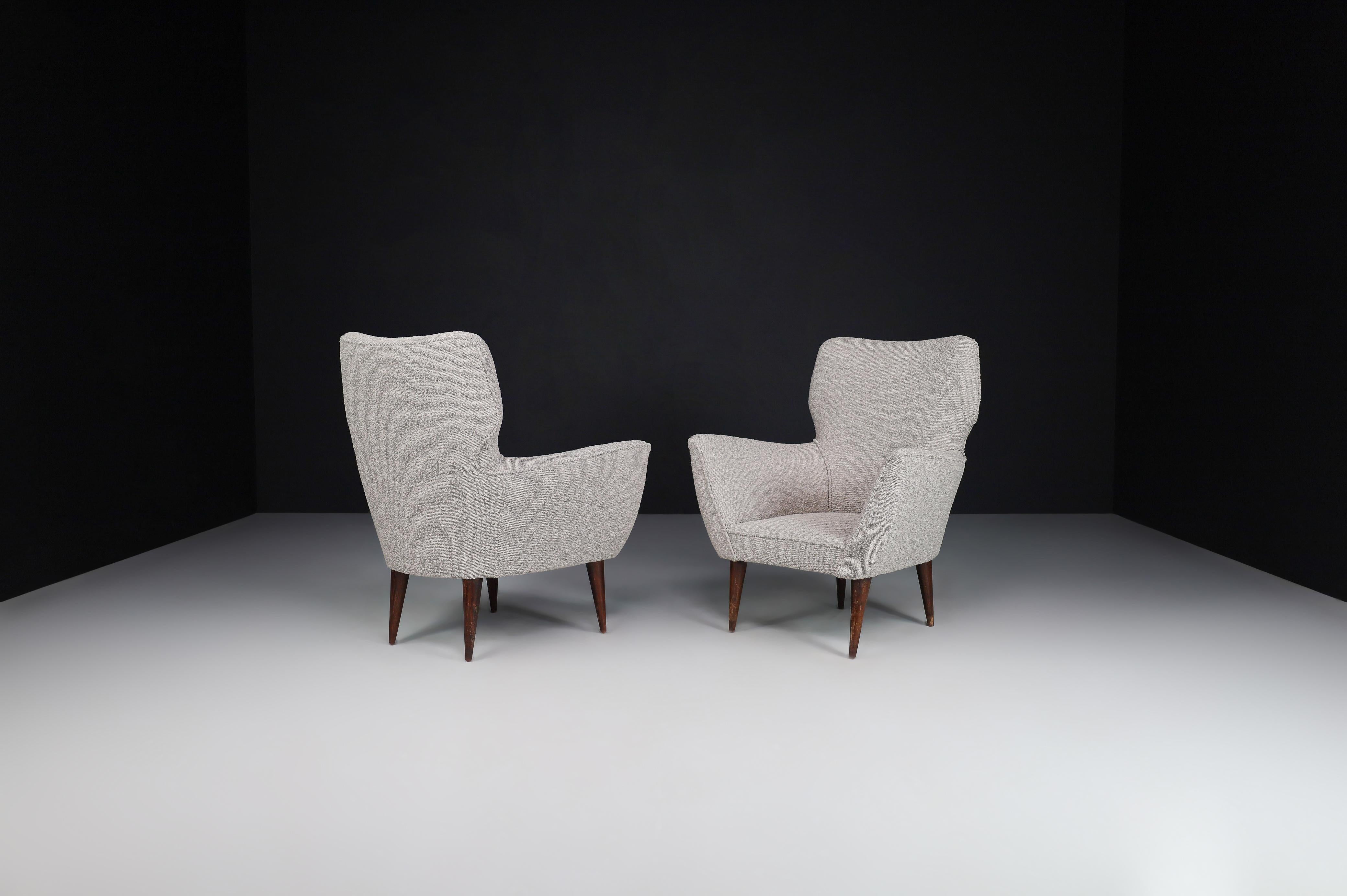 Armchairs with Tapered Wooden Legs in the style of Gio Ponti, Italy, in the 1950 For Sale 6