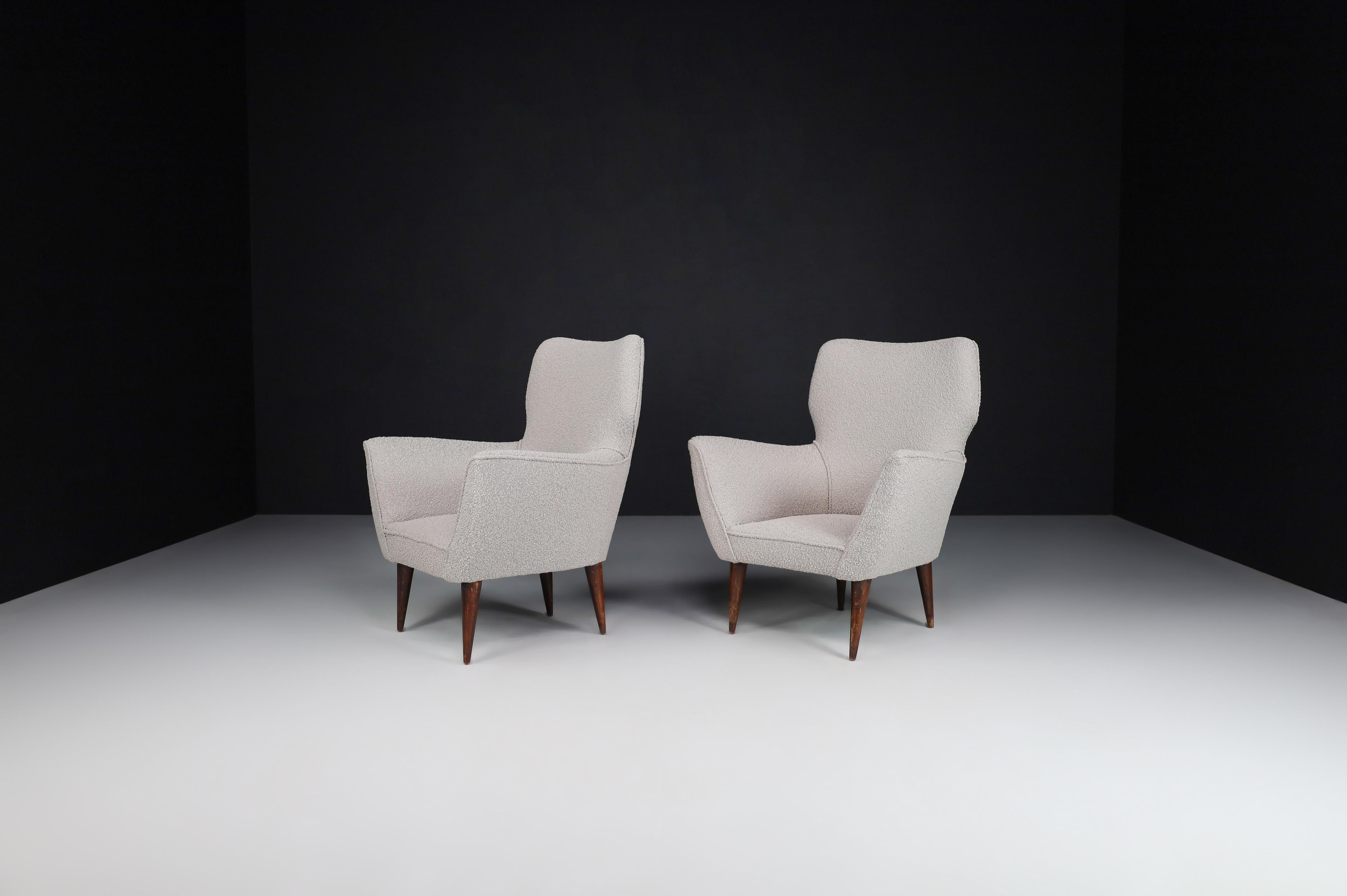 Armchairs with Tapered Wooden Legs in the style of Gio Ponti, Italy, in the 1950 For Sale 7