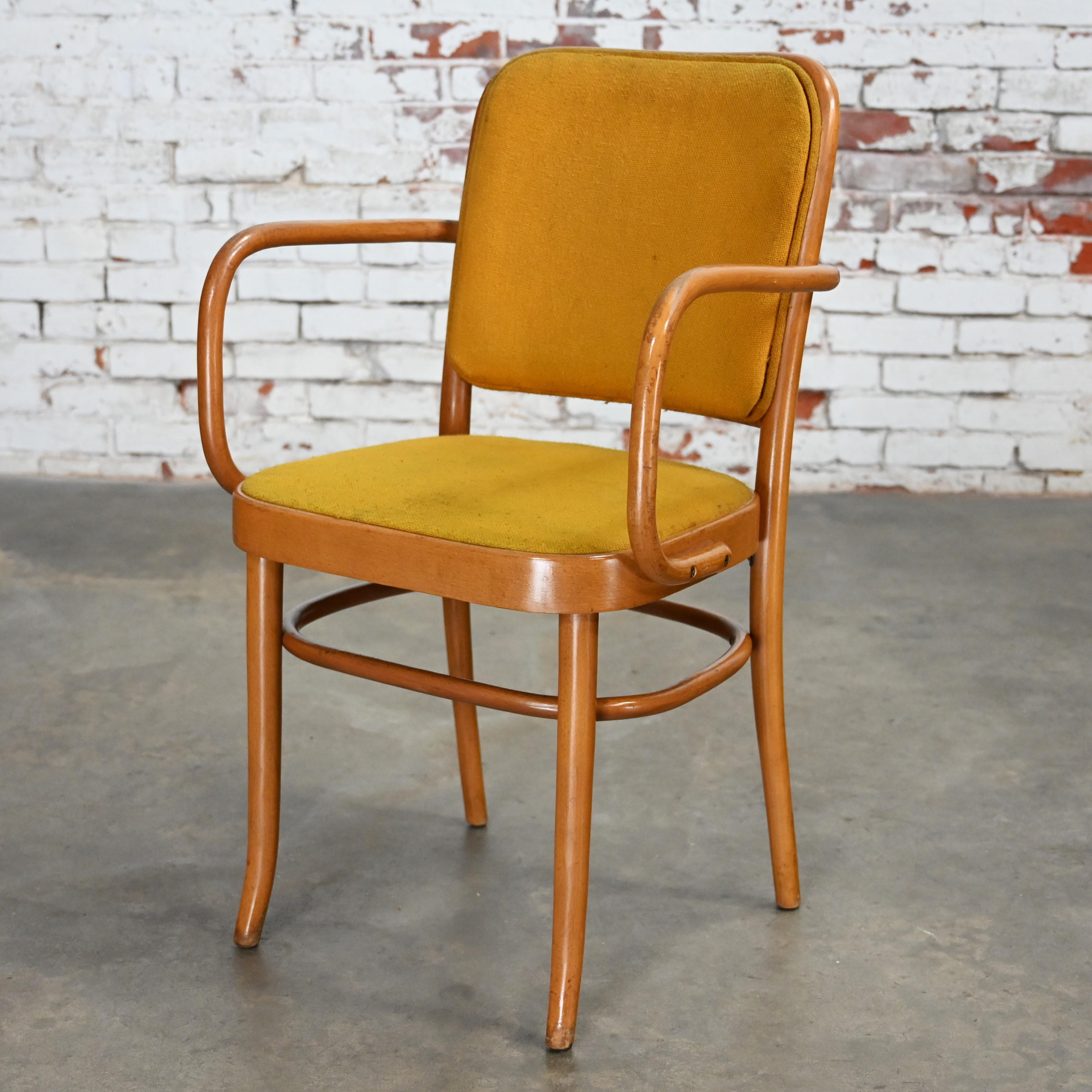Armed Bauhaus Beech Bentwood J Hoffman Prague 811 Dining Chairs Style Thonet For Sale 14