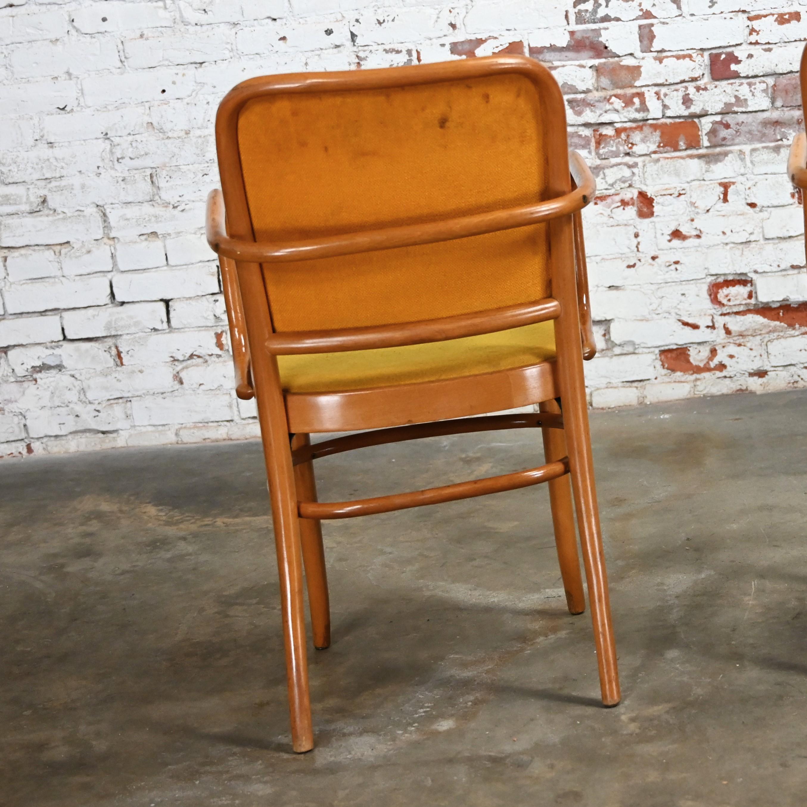 Armed Bauhaus Beech Bentwood J Hoffman Prague 811 Dining Chairs Style Thonet In Good Condition For Sale In Topeka, KS