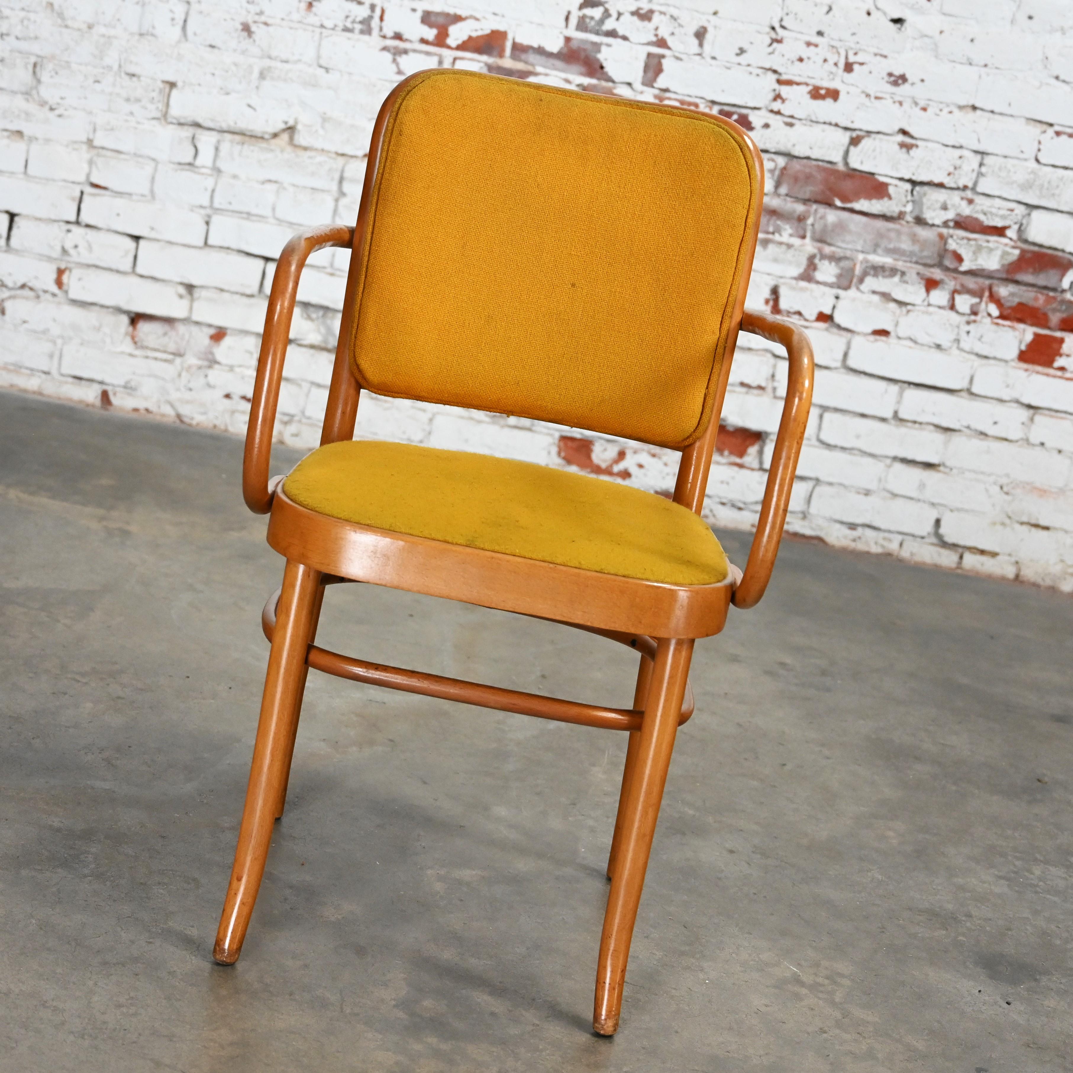 20th Century Armed Bauhaus Beech Bentwood J Hoffman Prague 811 Dining Chairs Style Thonet For Sale