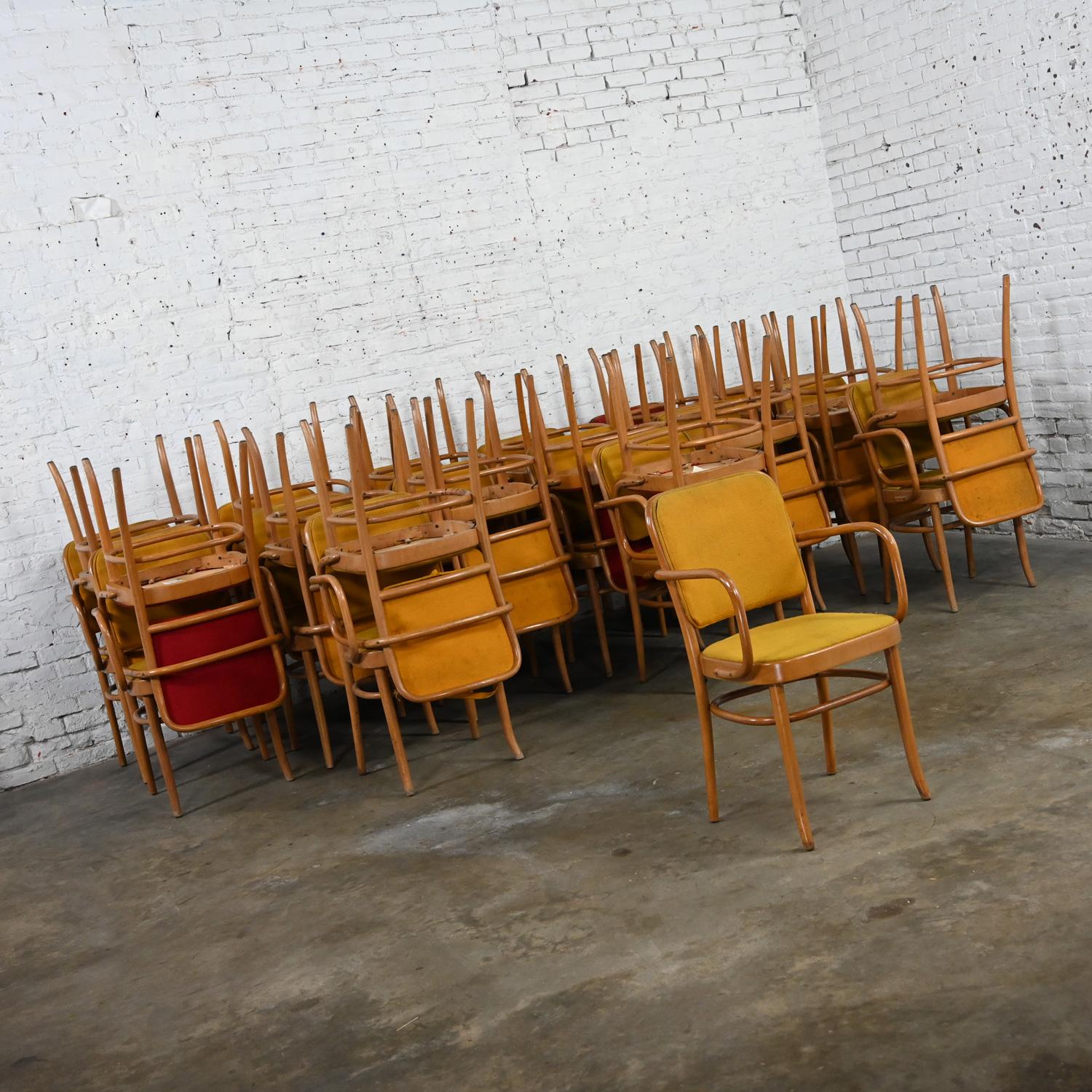 Armed Bauhaus Beech Bentwood J Hoffman Prague 811 Dining Chairs Style Thonet For Sale 2
