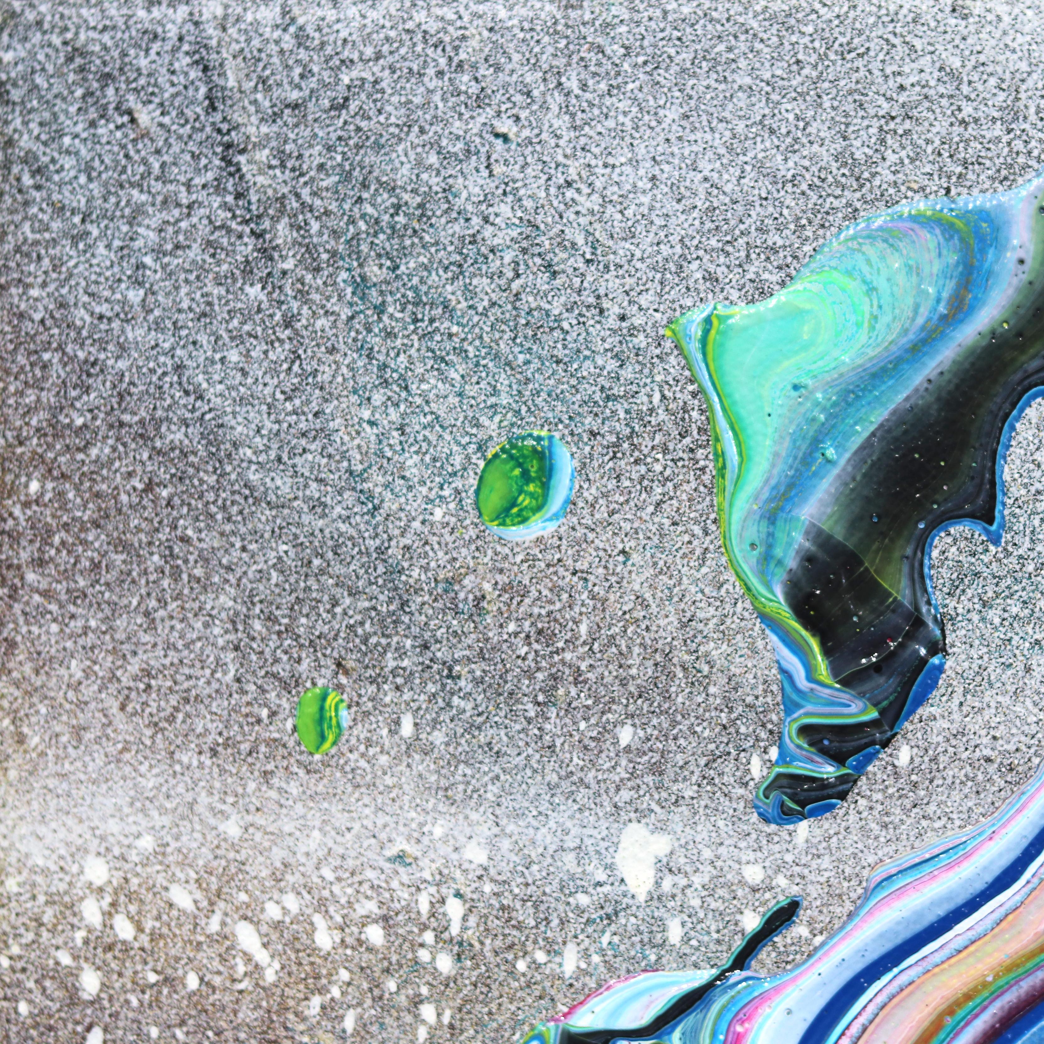 Capturing movement in acrylic and spray paint, Armen Ges experiments with optical illusions and perspective in his original abstract artworks. To create these intriguing visuals, Ges employs traditional gestural techniques in combination with