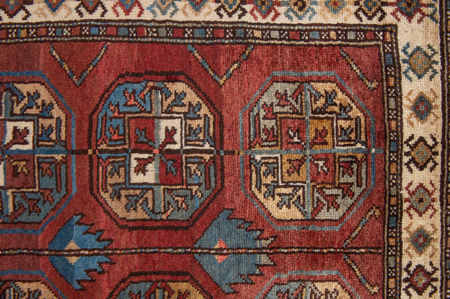 Tapis arménien avec motif Bokhara en vente 2