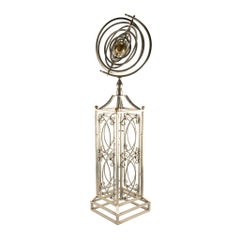 Sfera armillare, 20° secolo - Un'elegante sfera armillare decorativa realizzata in modo artigianale - H. 45".