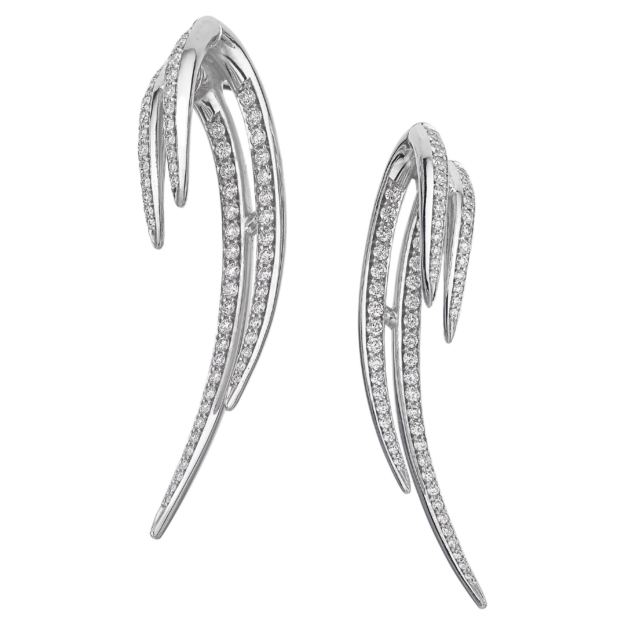 Armis Boucles d'oreilles à double crochet en or blanc 18 carats et pavé de diamants en vente
