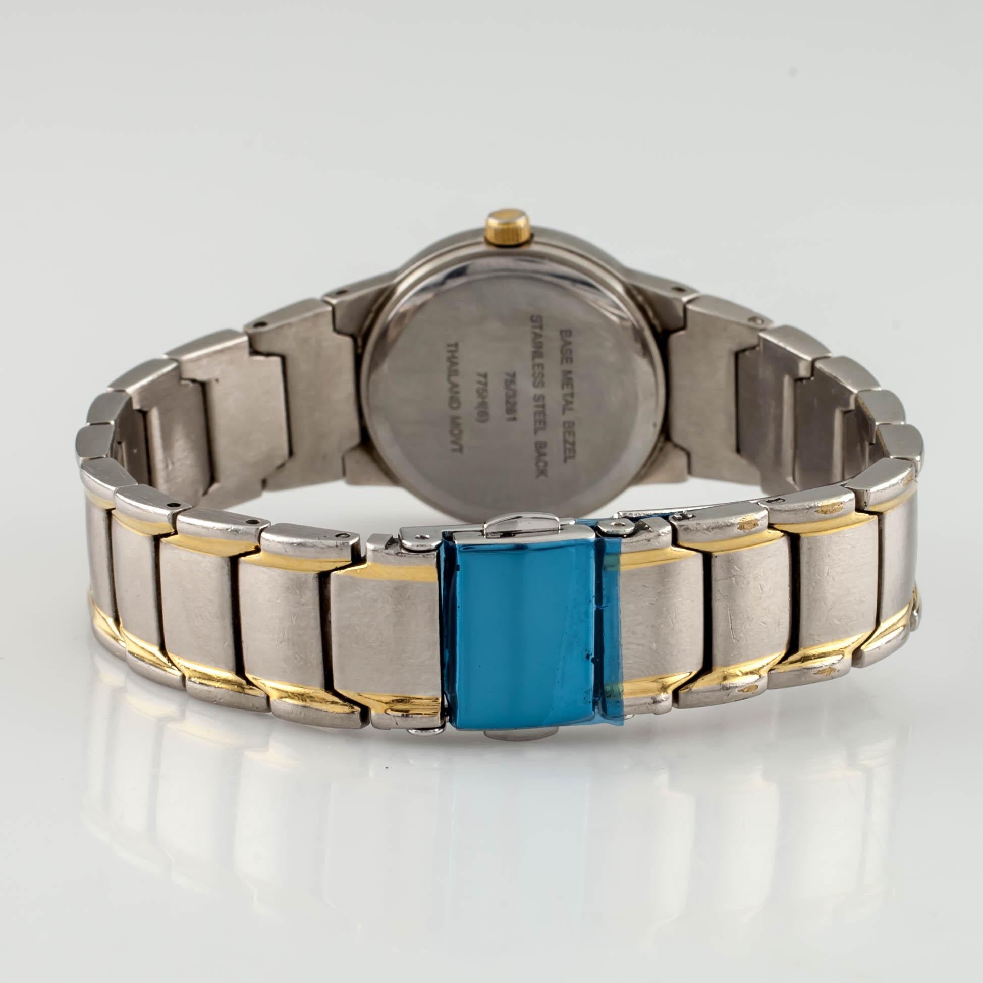 Armitron Now Ladies Two-Tone Quartz Wristwatch with Date. In Good Condition For Sale In Van Nuys, CA