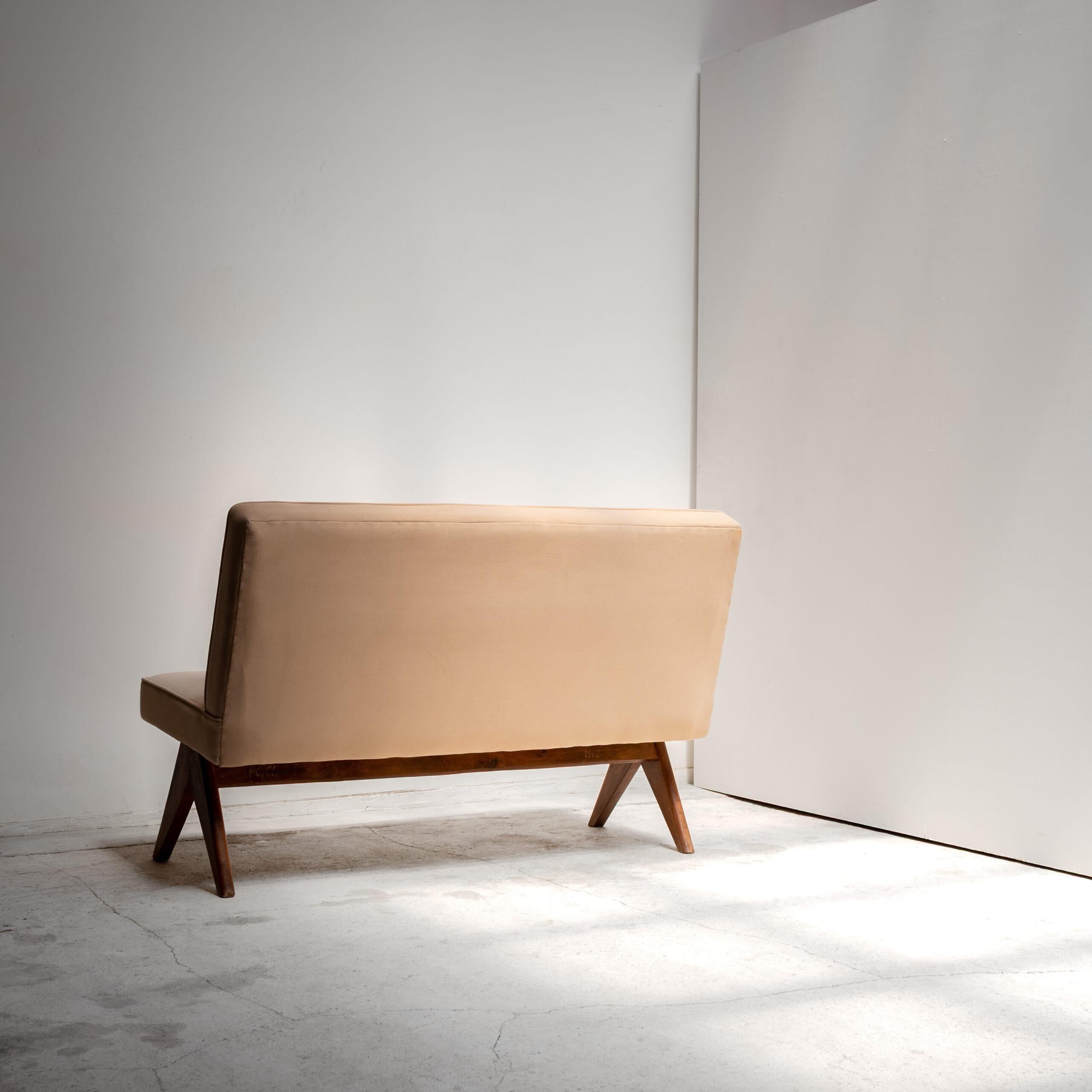 Armless Sofa by Pierre Jeanneret, Chandigarh, 1960s im Zustand „Gut“ im Angebot in Tokyo, Tokyo