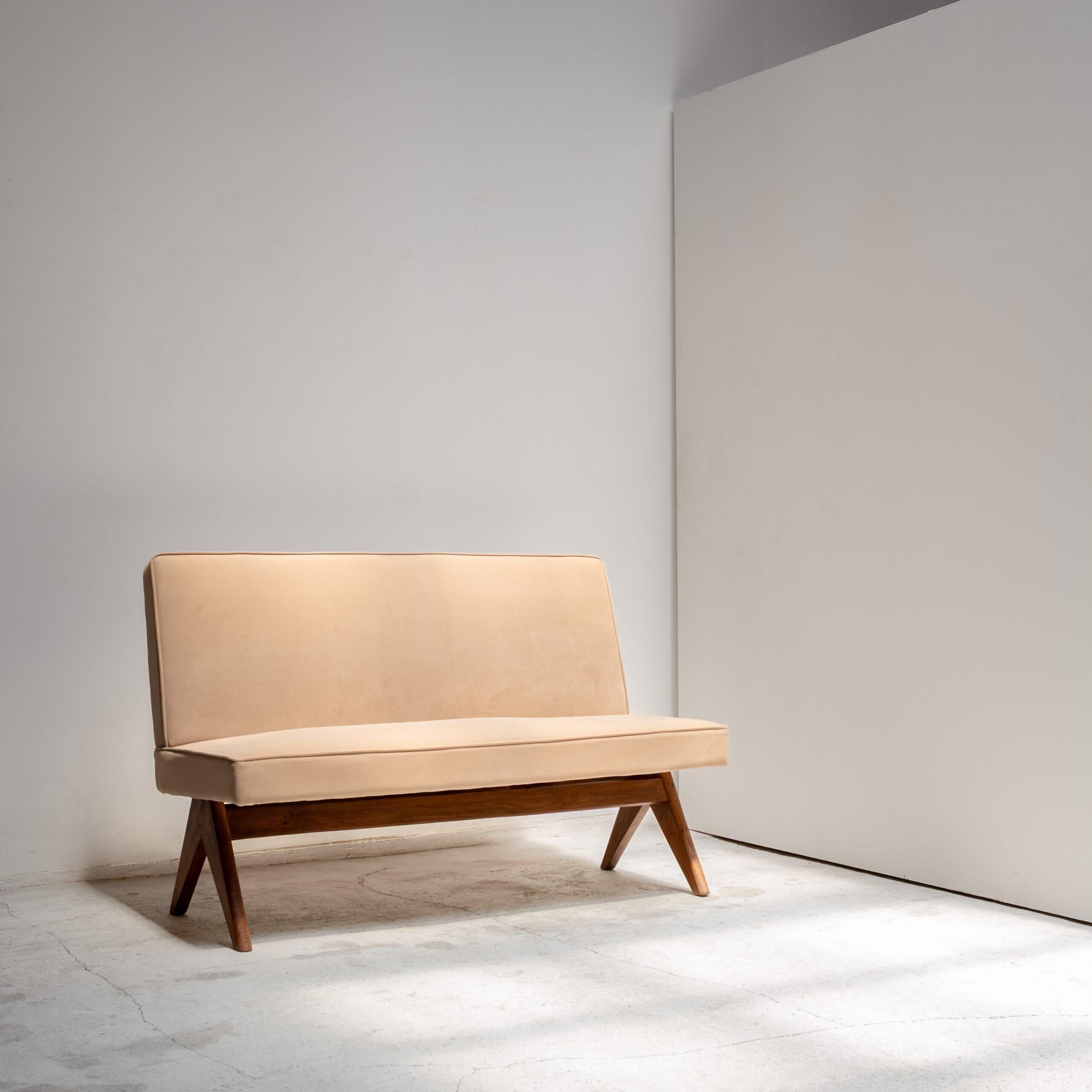 Armless Sofa by Pierre Jeanneret, Chandigarh, 1960s (Mitte des 20. Jahrhunderts) im Angebot