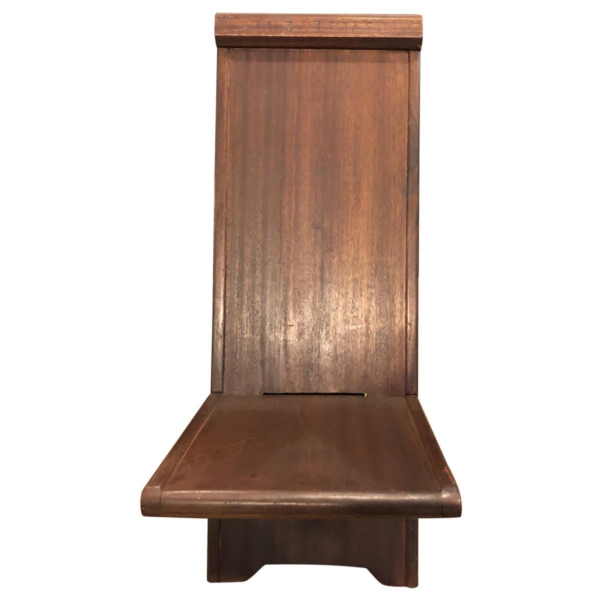 Add a utilitarian look to your home with this 1930s vilking chair. Crafted from solid wood, it features beveled molding detail. Comes in 2 pieces.
Materials: Hardwood
Dimensions:
Width 12.50