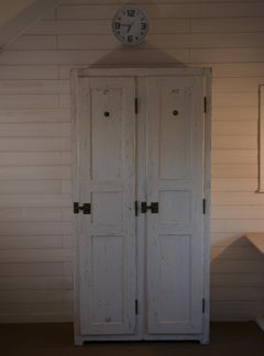 Armoire 2 portes ancien vestiaire en bois patine blanche 1950's