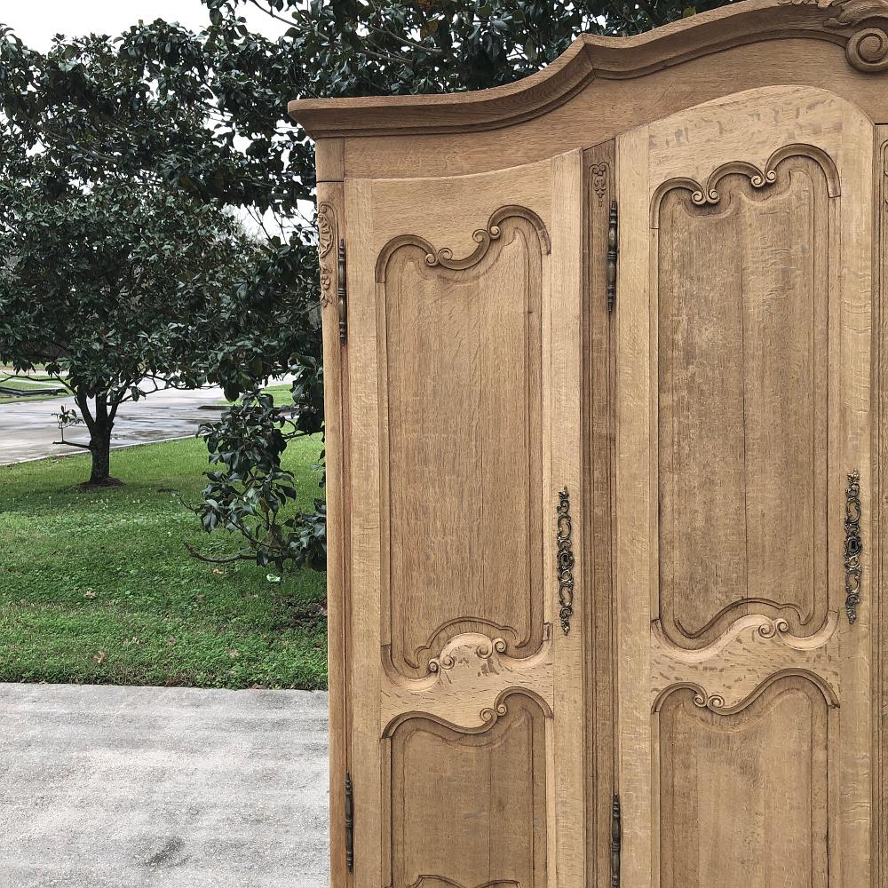 Armoire, Antique Country French with 4 Doors in Stripped Oak In Good Condition In Dallas, TX