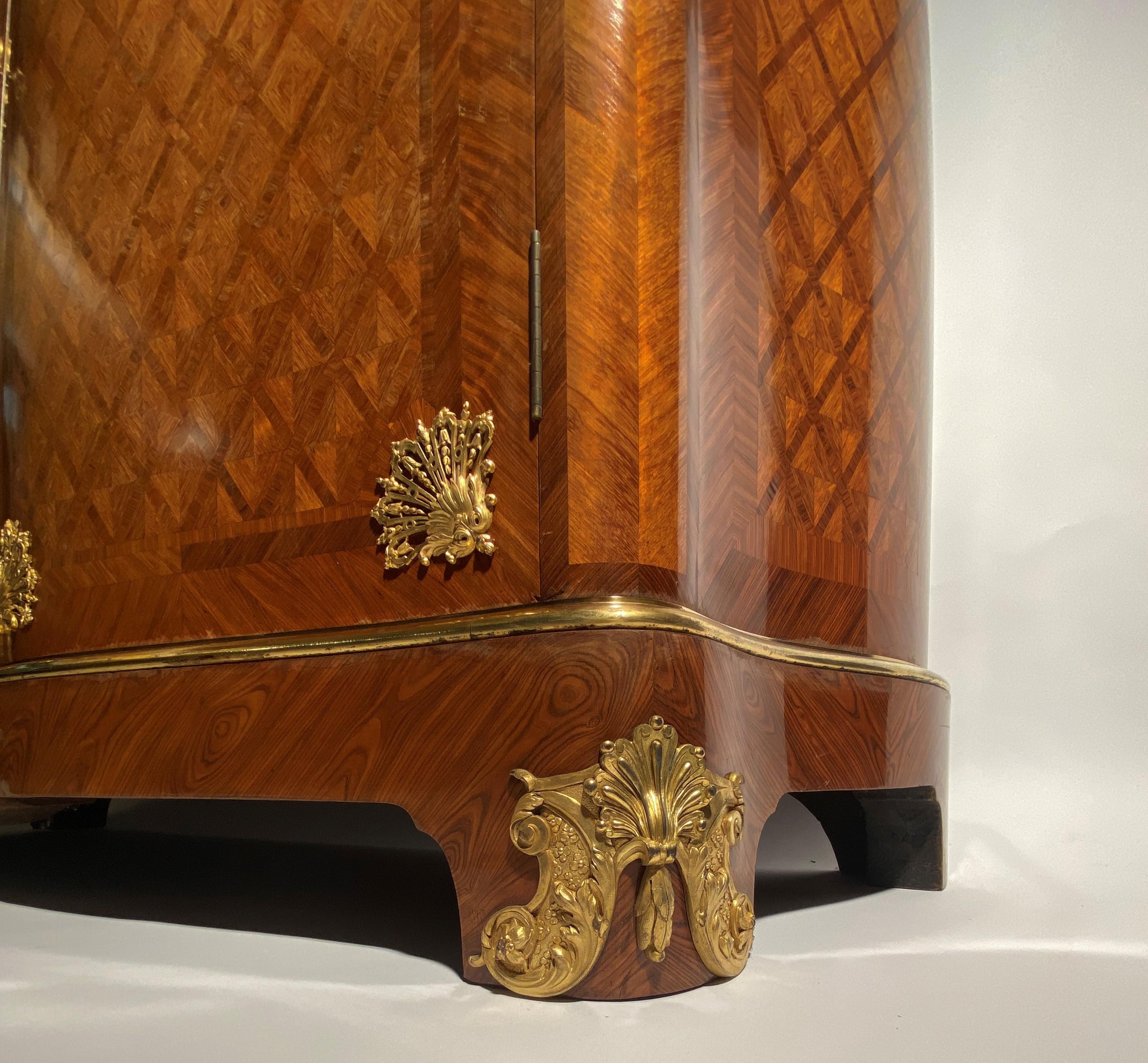 Régence Curved low cabinet in Napoleon III Regency style braces marquetry XIXth century For Sale