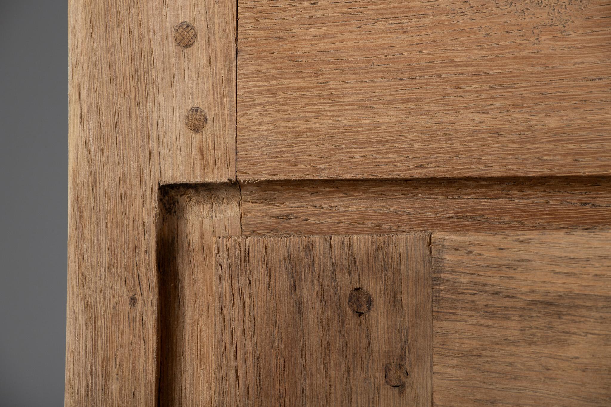 Kleiderschrank, gebleichtes Eichenholz, Frankreich, um 1940 im Zustand „Gut“ im Angebot in Kaštel Sućurac, Splitsko-dalmatinska županija