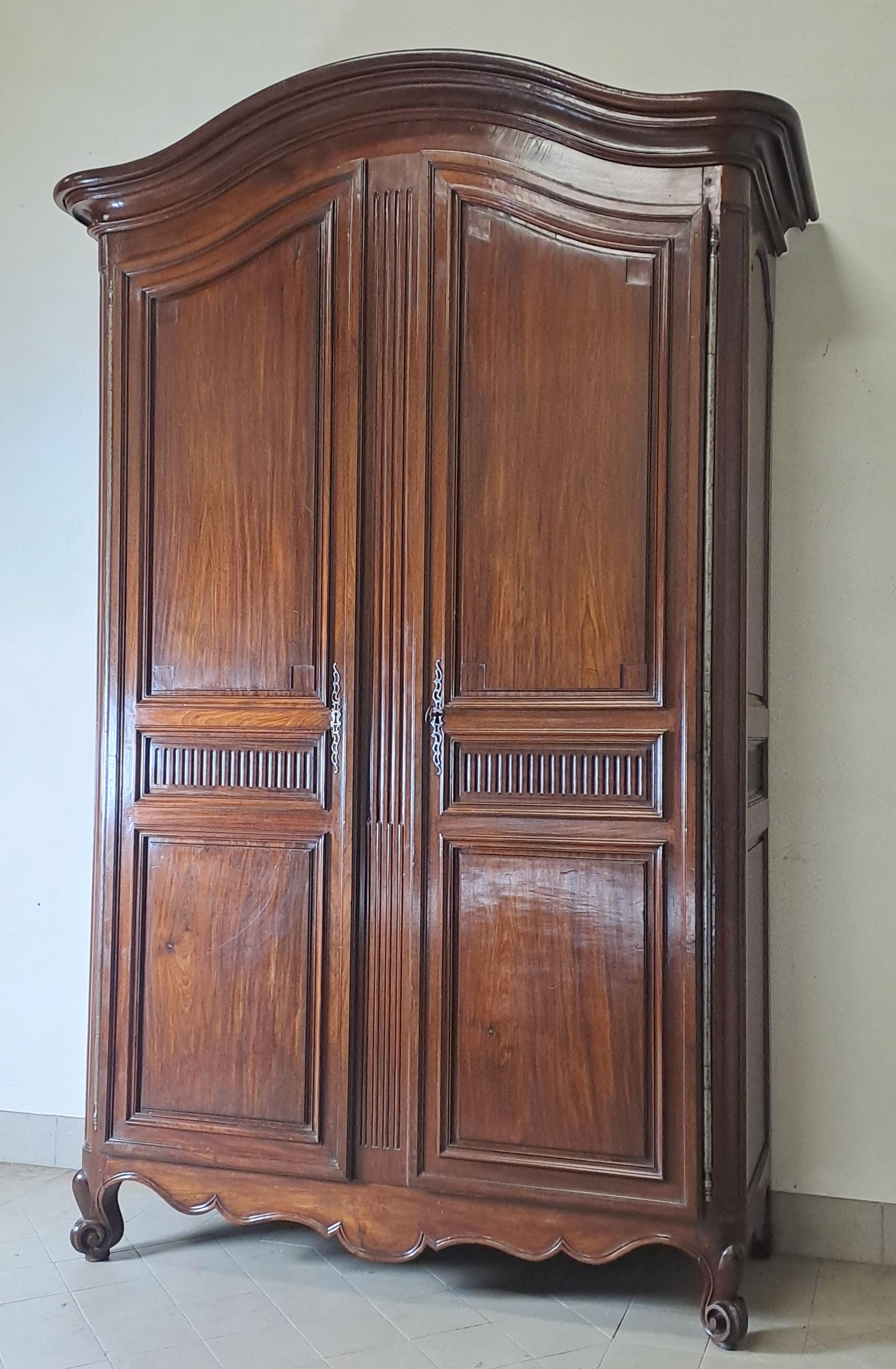 Armoire Bordelaise in mogano in vendita 3