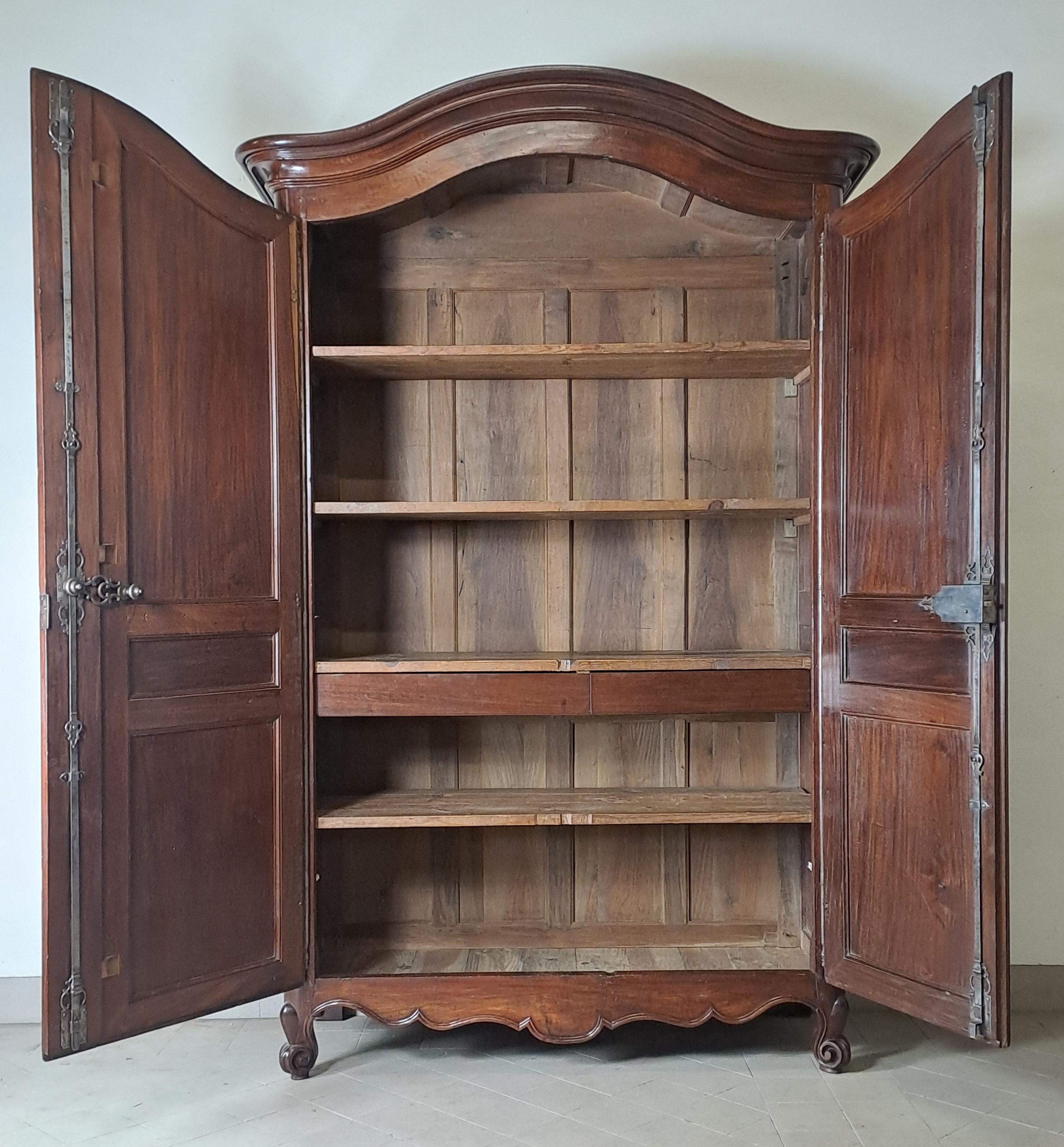 Luigi XVI Armoire Bordelaise in mogano in vendita