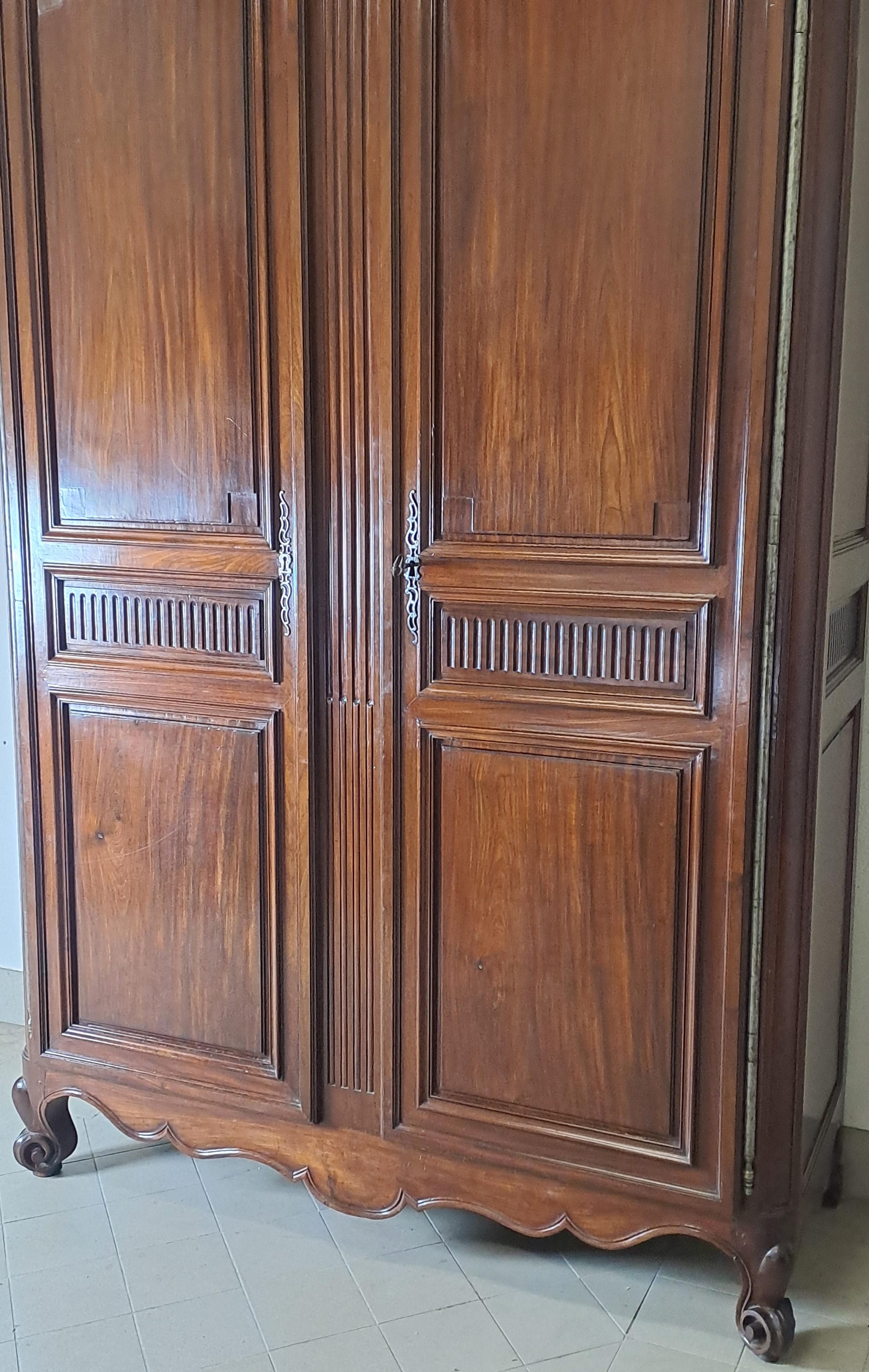 Mogano Armoire Bordelaise in mogano in vendita
