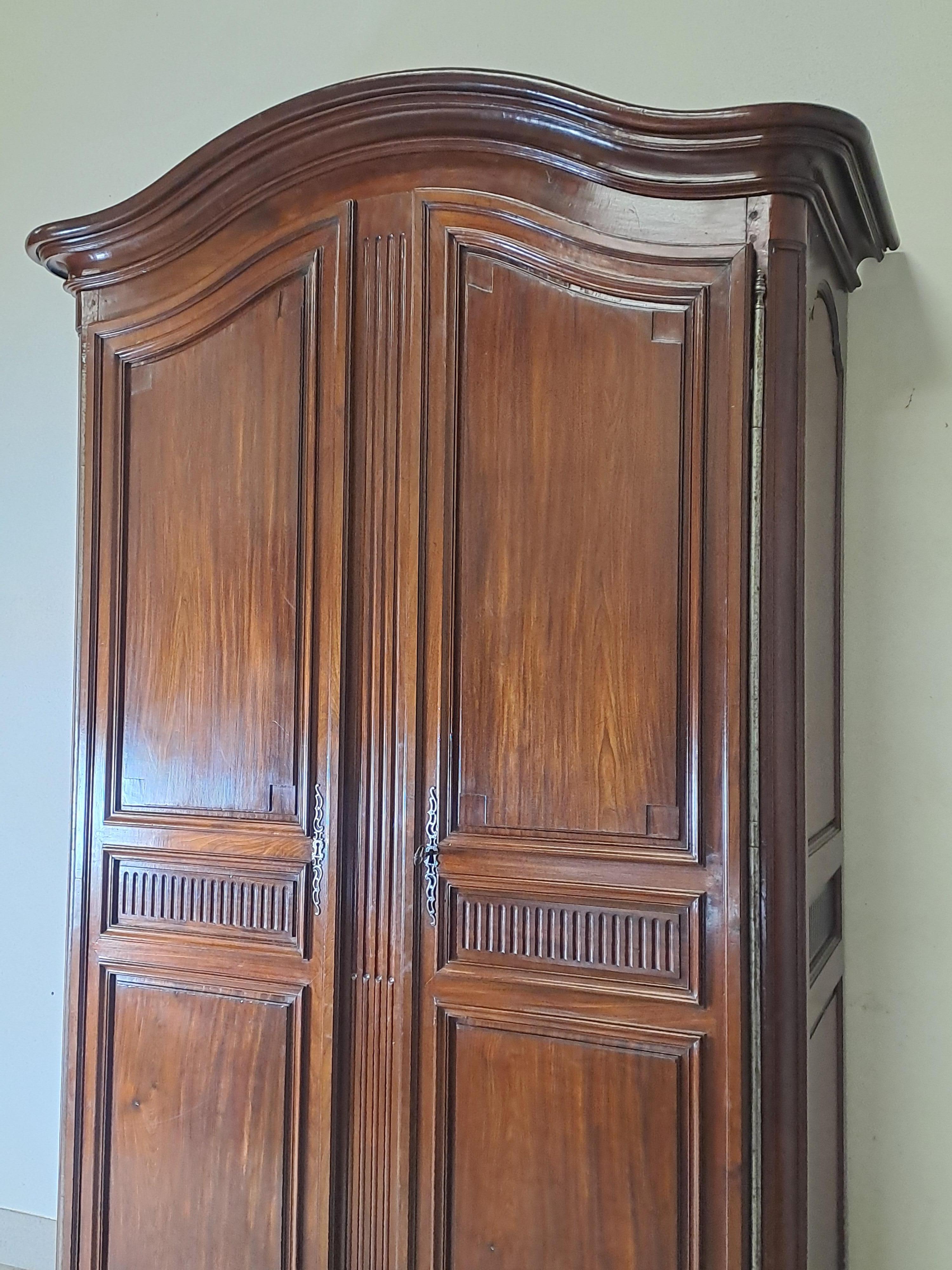 Armoire Bordelaise in mogano in vendita 1
