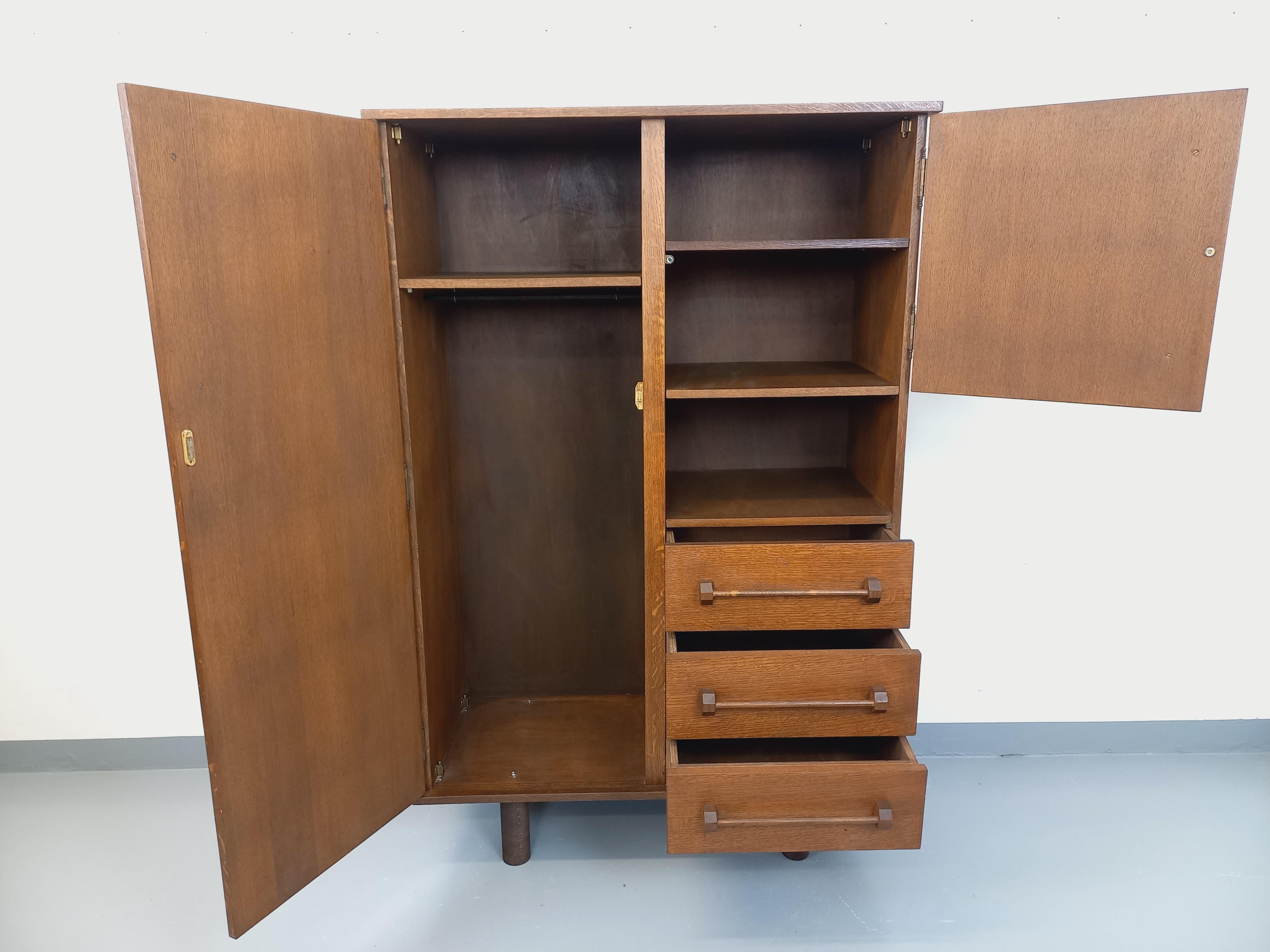 Brutaler Kleiderschrank aus Holz der 60er Jahre im Angebot 4