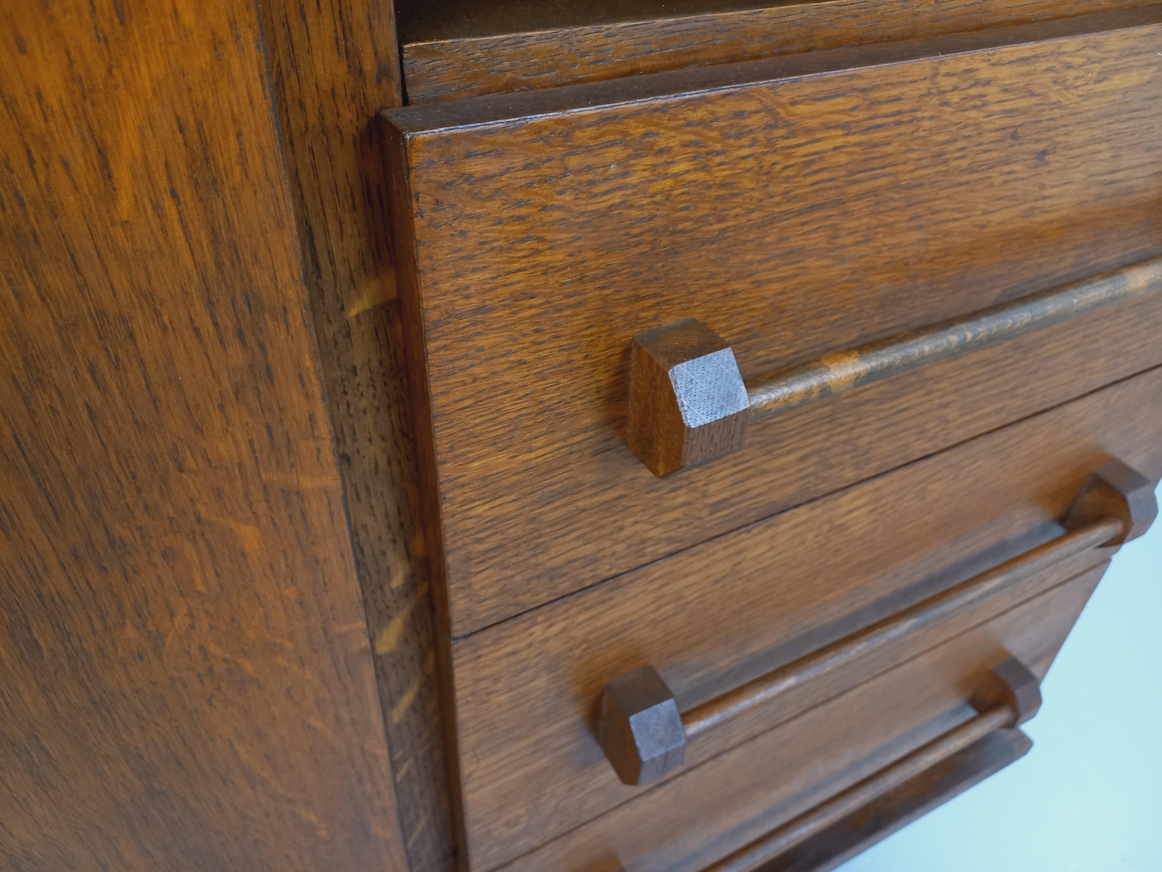Brutaler Kleiderschrank aus Holz der 60er Jahre im Angebot 8