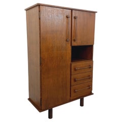 Brutaler Kleiderschrank aus Holz der 60er Jahre