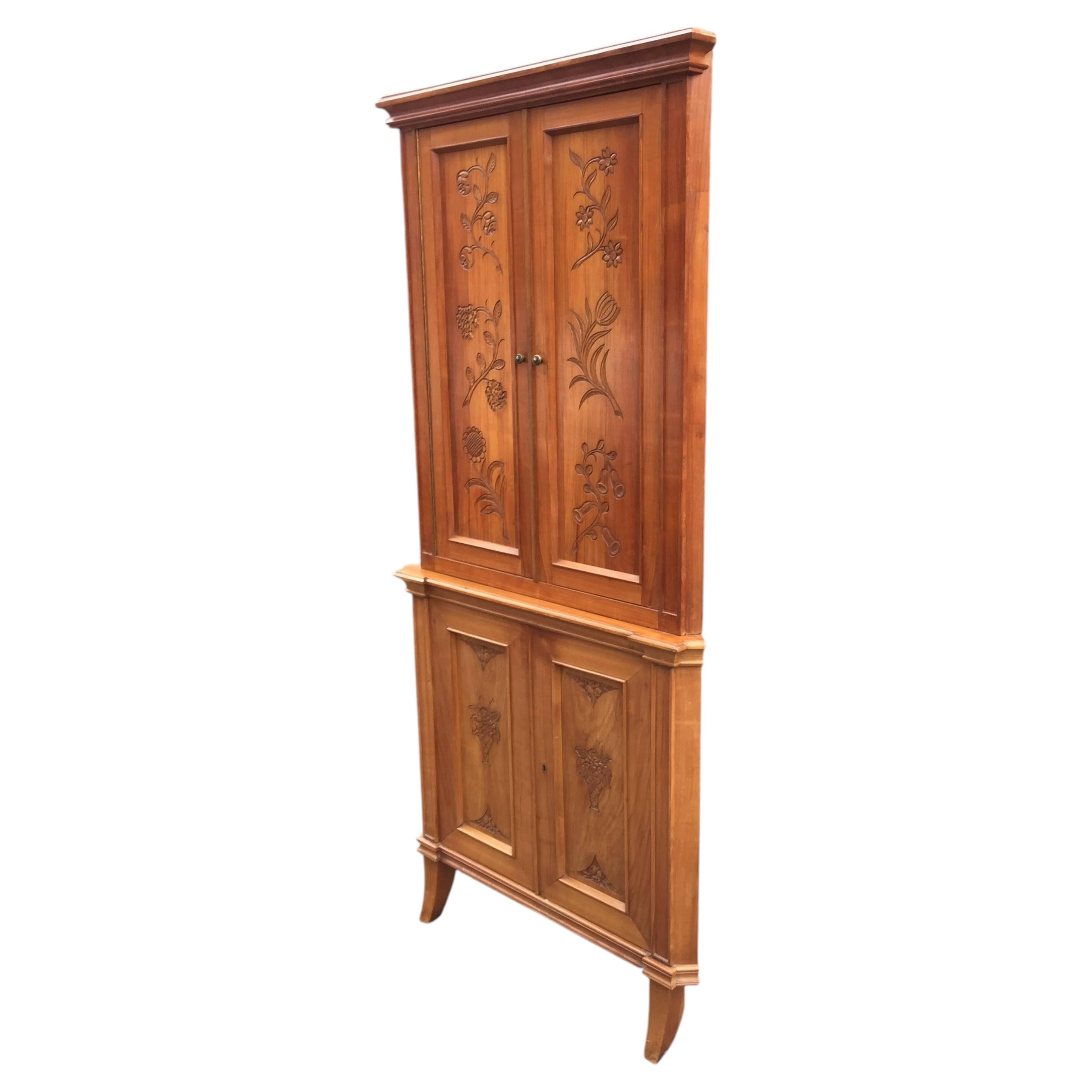 Art-Déco-Eckschrank aus Kirschbaumholz, um 1940 im Angebot