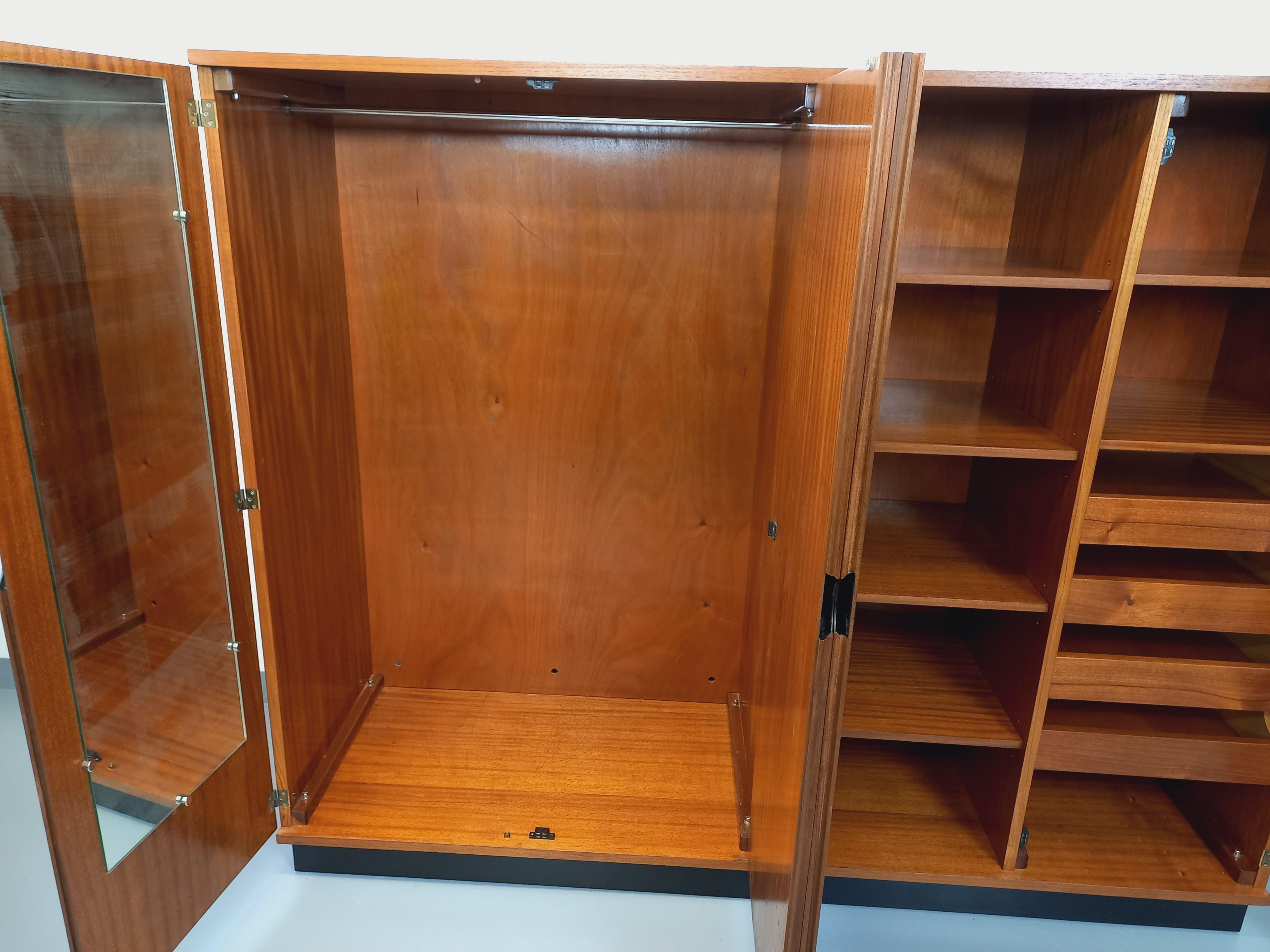 Armoire dressing moderniste Joseph-André Motte vintage en teck des années 50 60 4