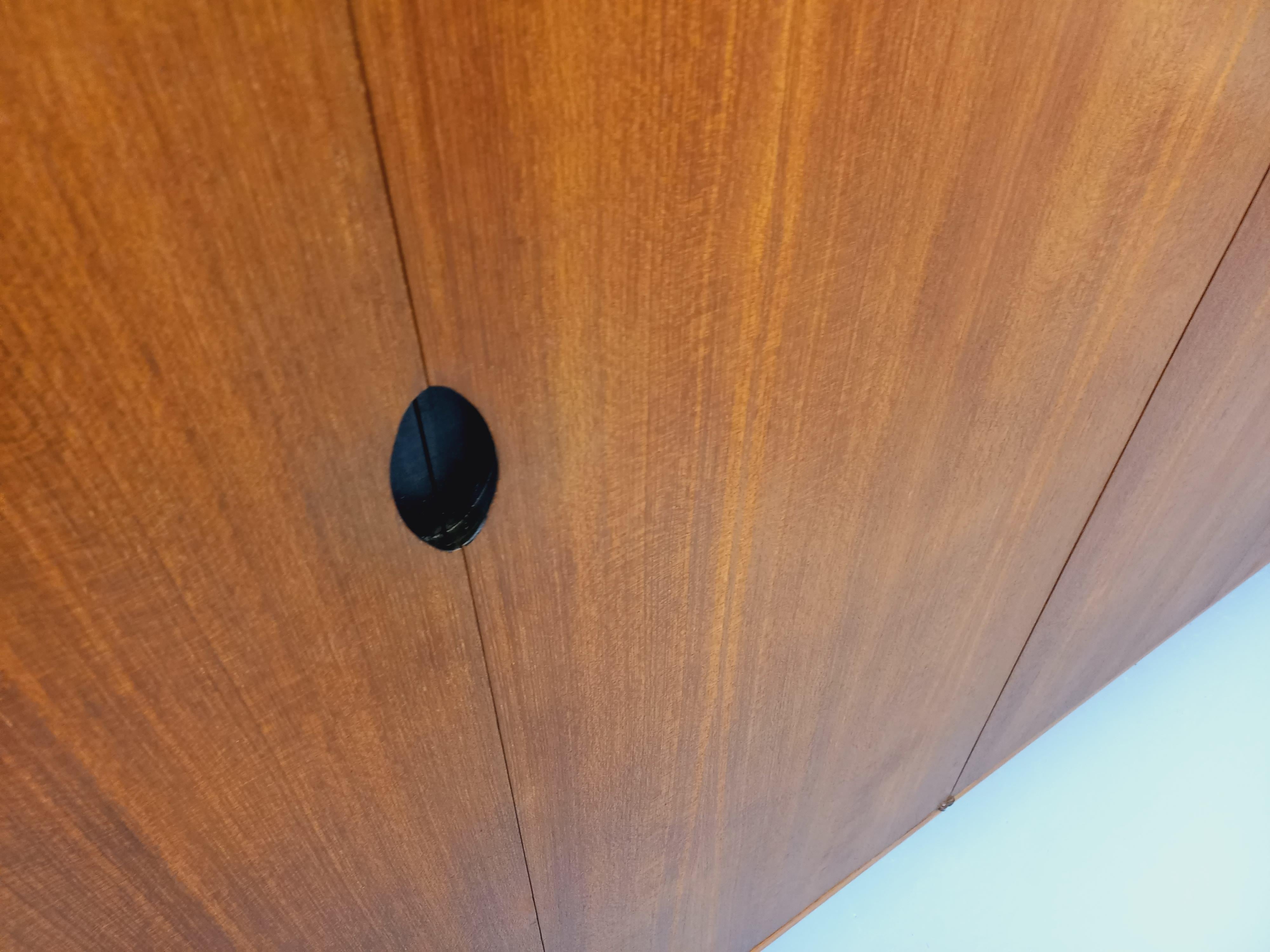 Armoire dressing moderniste Joseph-André Motte vintage en teck des années 50 60 5