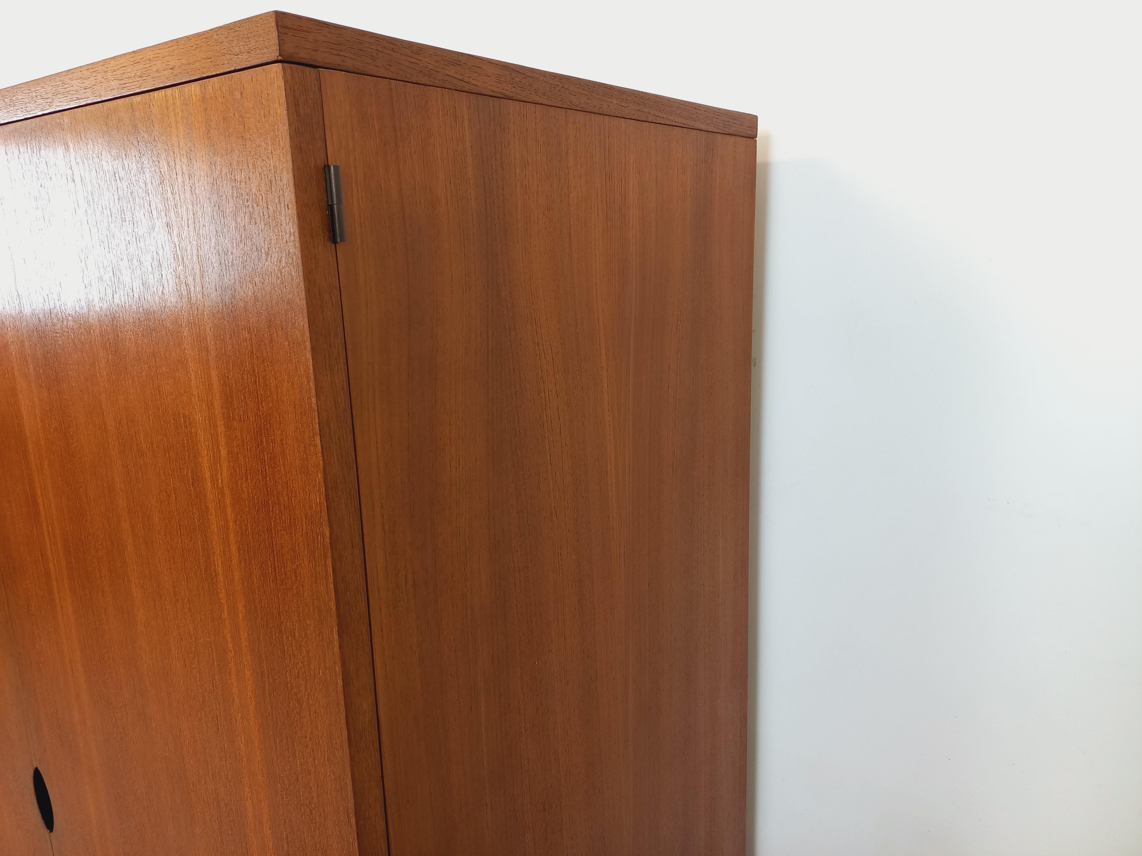 Armoire dressing moderniste Joseph-André Motte vintage en teck des années 50 60 10