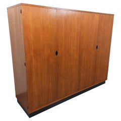Armoire dressing moderniste Joseph-André Motte vintage en teck des années 50 60