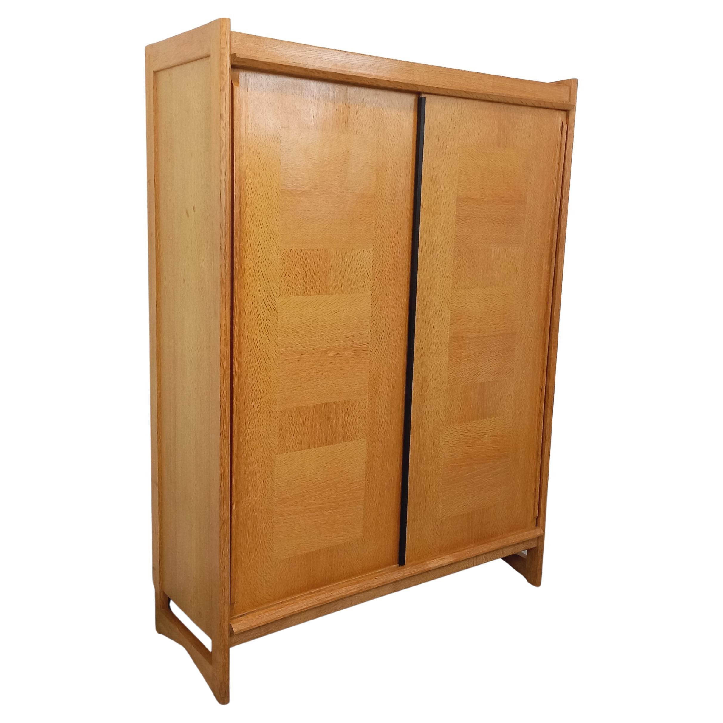 Armoire dressing vintage Guillerme et Chambron en chêne massif des années 60 70