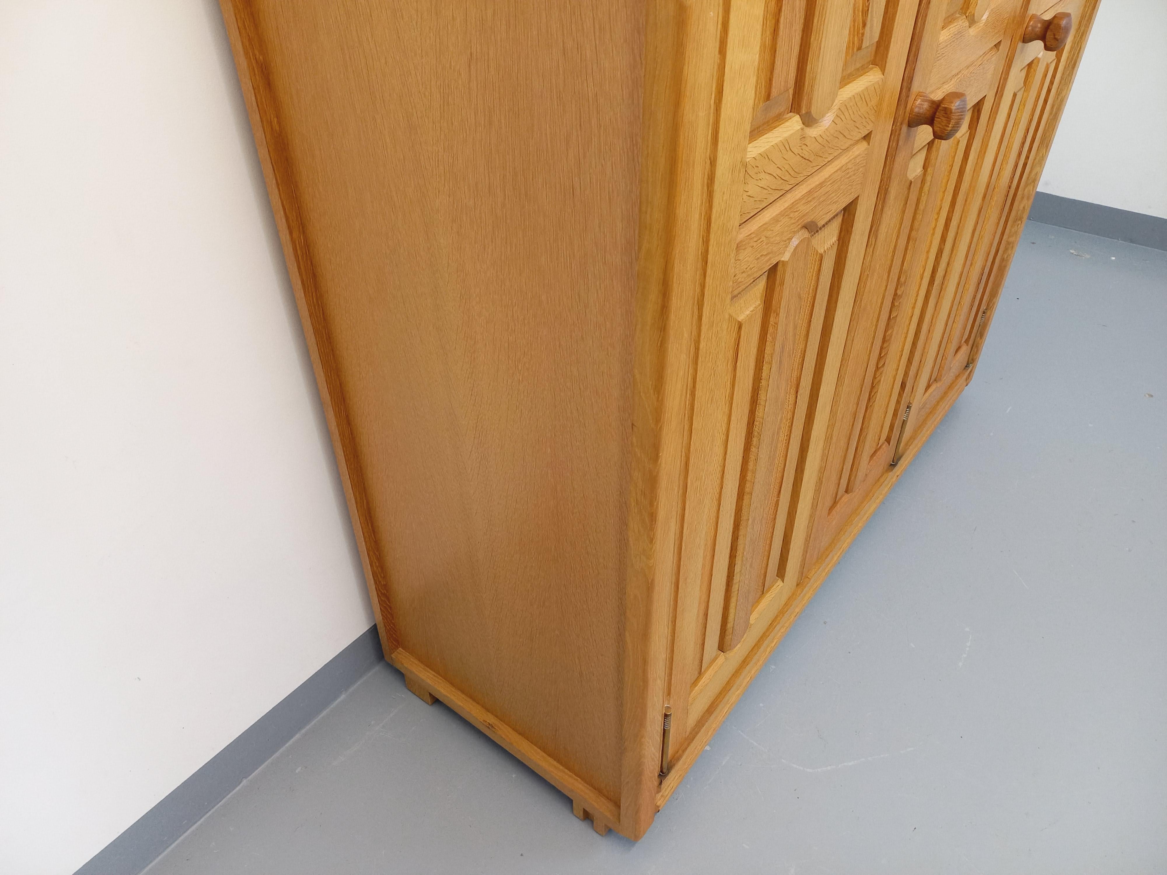 Armoire dressing vintage Guillerme et Chambron en chêne massif des années 60 in vendita 3