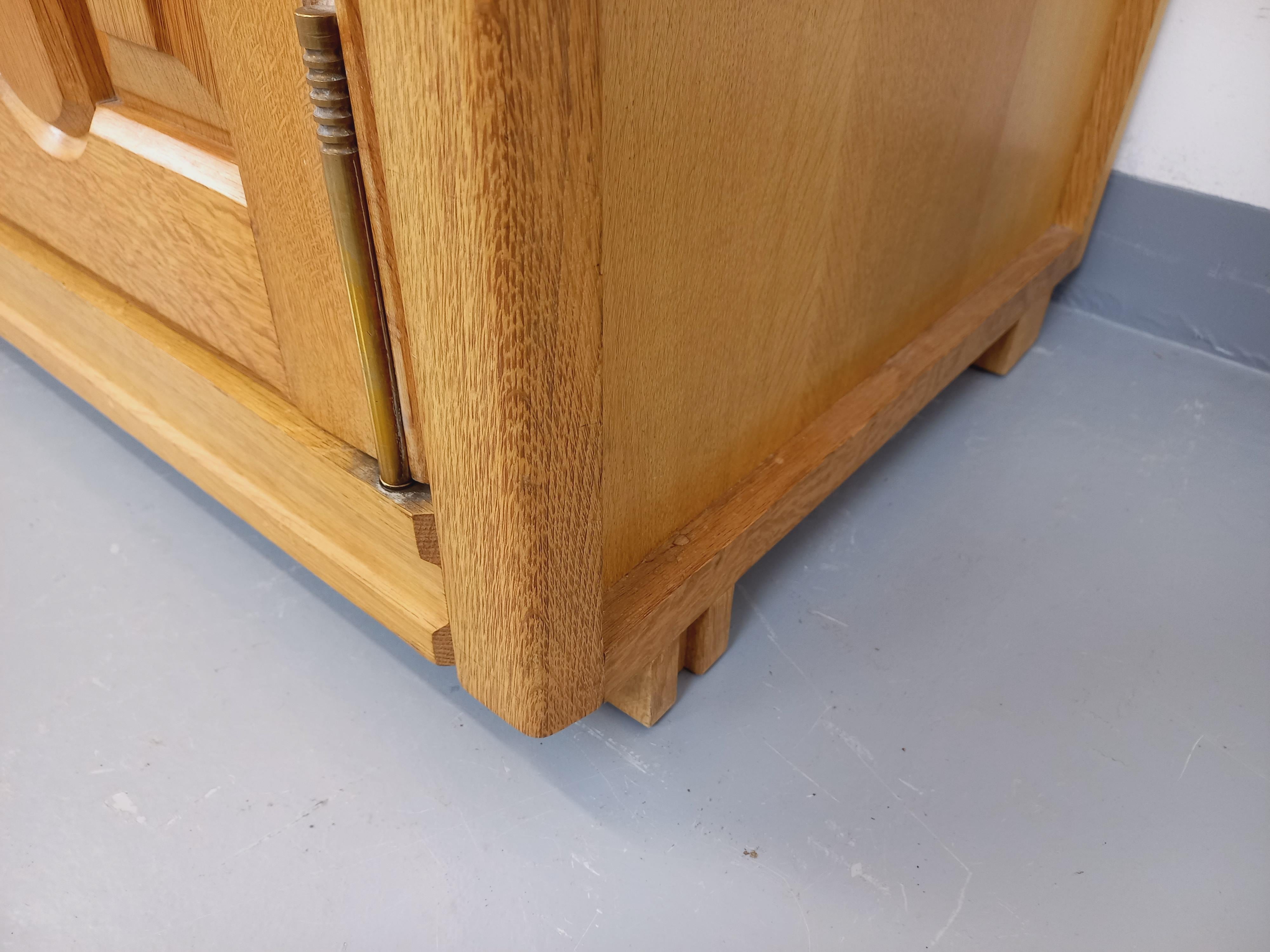Armoire dressing vintage Guillerme et Chambron en chêne massif des années 60 in vendita 5