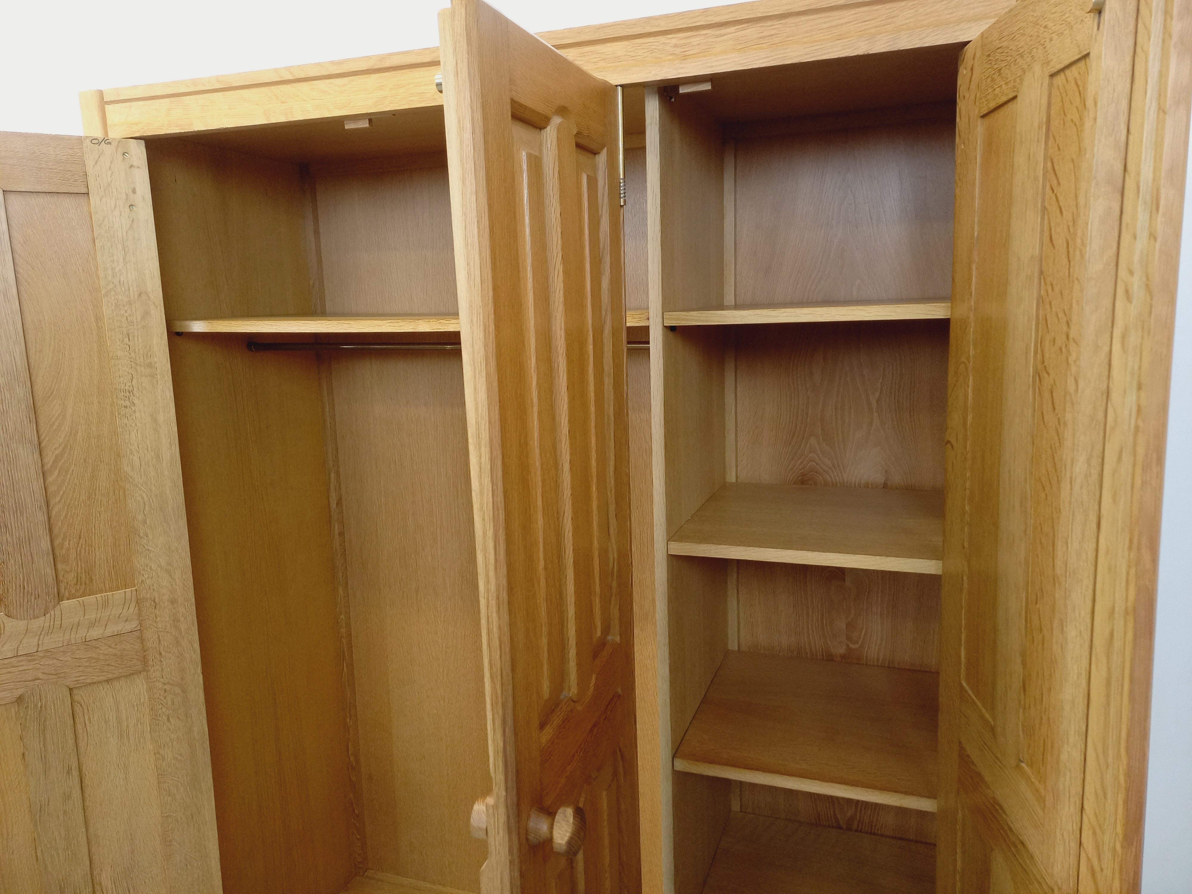 Armoire dressing vintage Guillerme et Chambron en chêne massif des années 60 in vendita 6