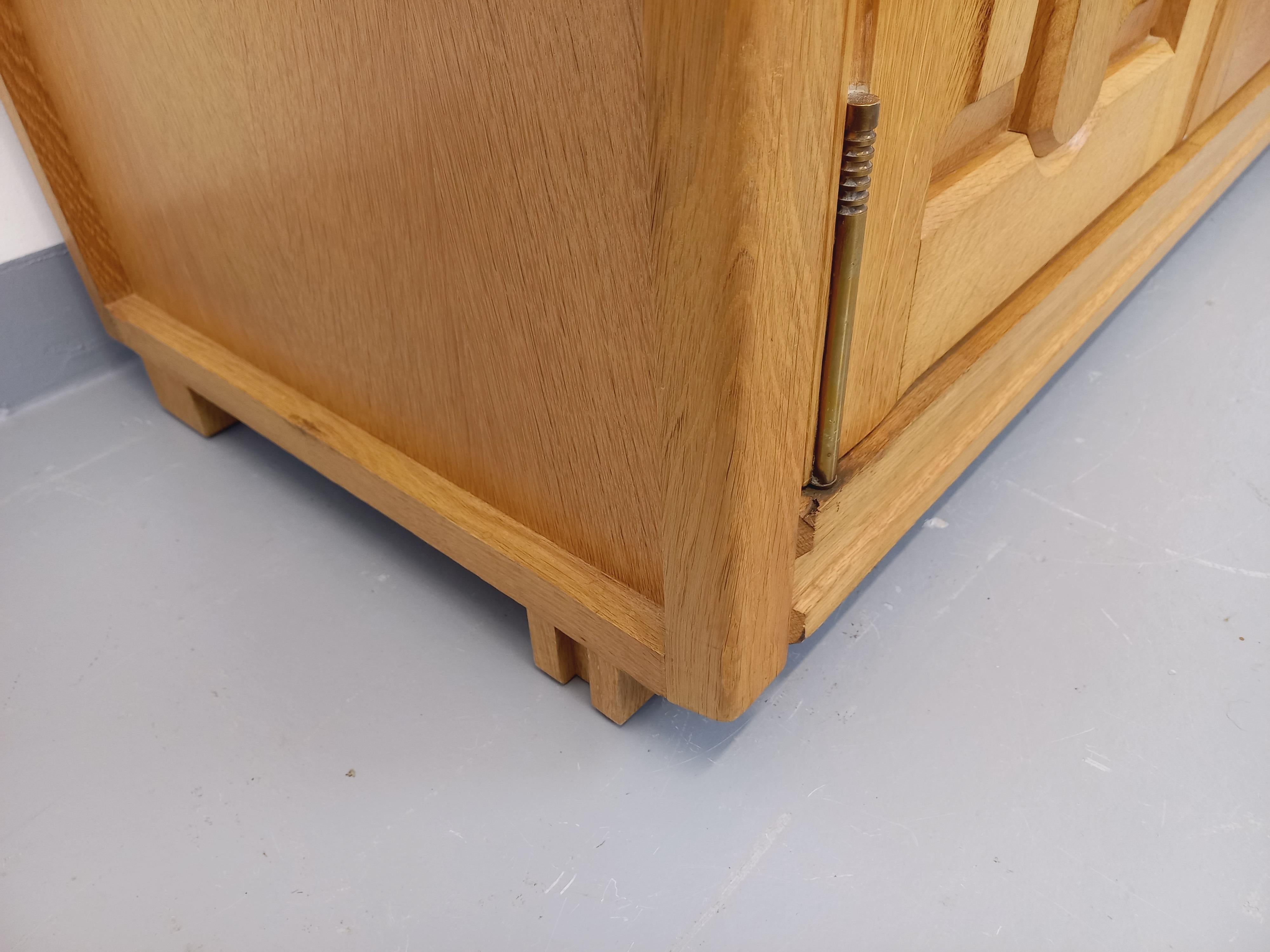 Metà XX secolo Armoire dressing vintage Guillerme et Chambron en chêne massif des années 60 in vendita