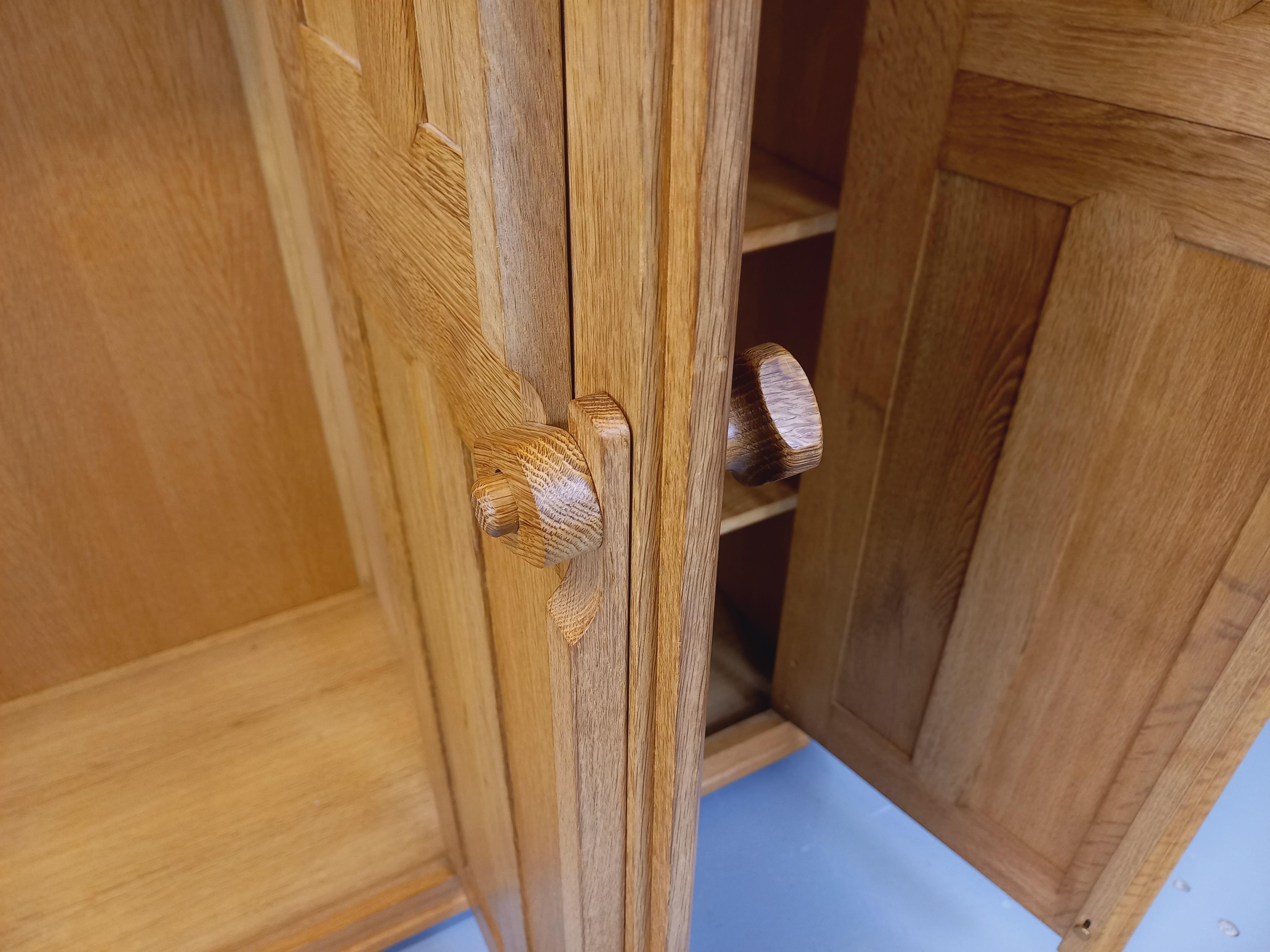 Armoire dressing vintage Guillerme et Chambron en chêne massif des années 60 in vendita 1