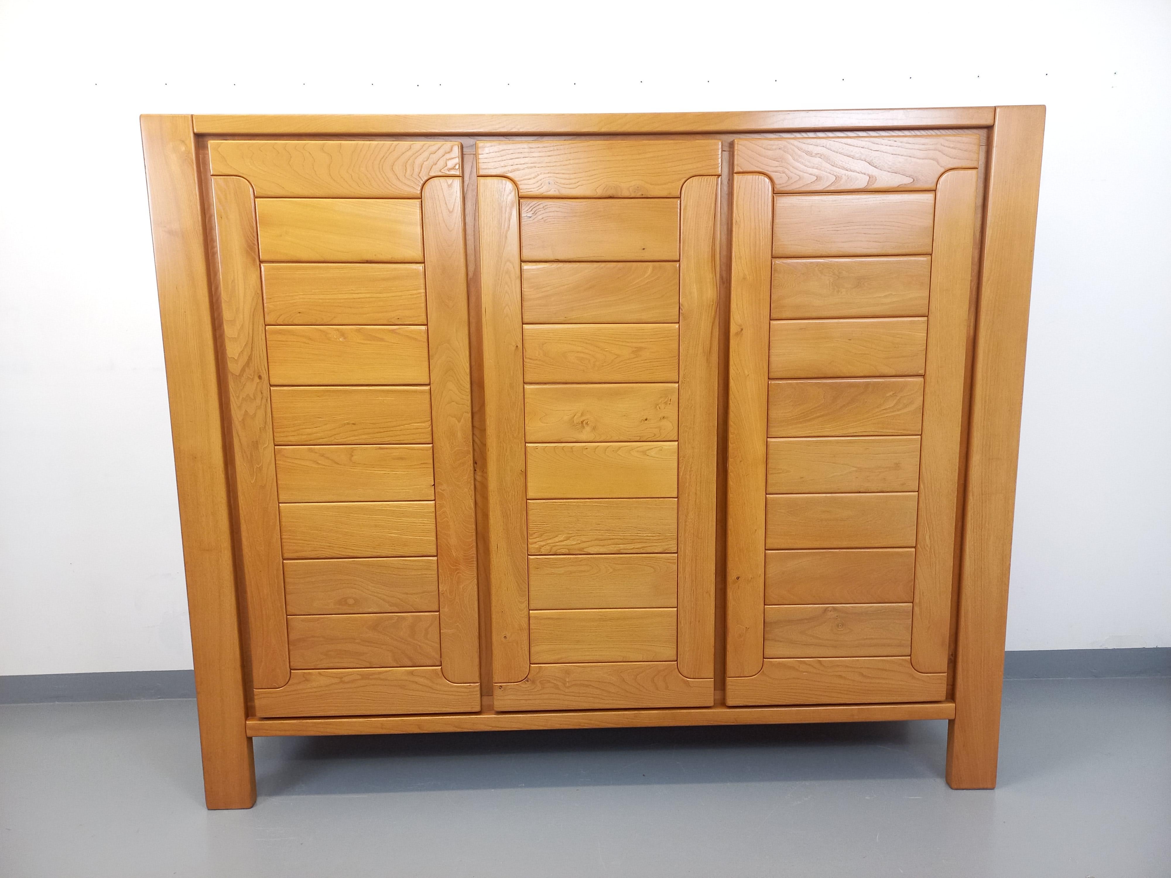 Kleiderschrank vintage Maison Regain en orme des années 70 80 im Angebot 5