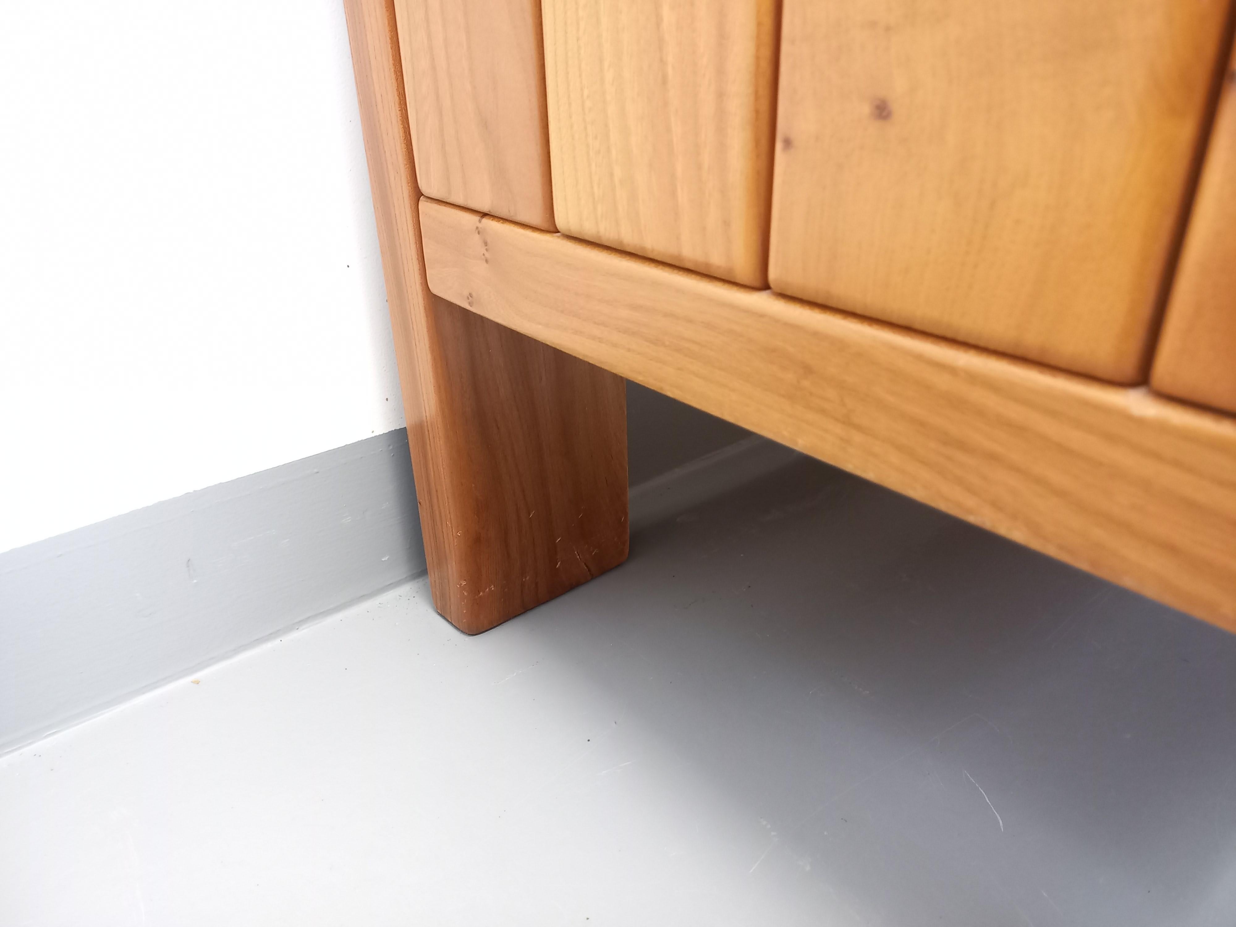 Kleiderschrank vintage Maison Regain en orme des années 70 80 im Angebot 7